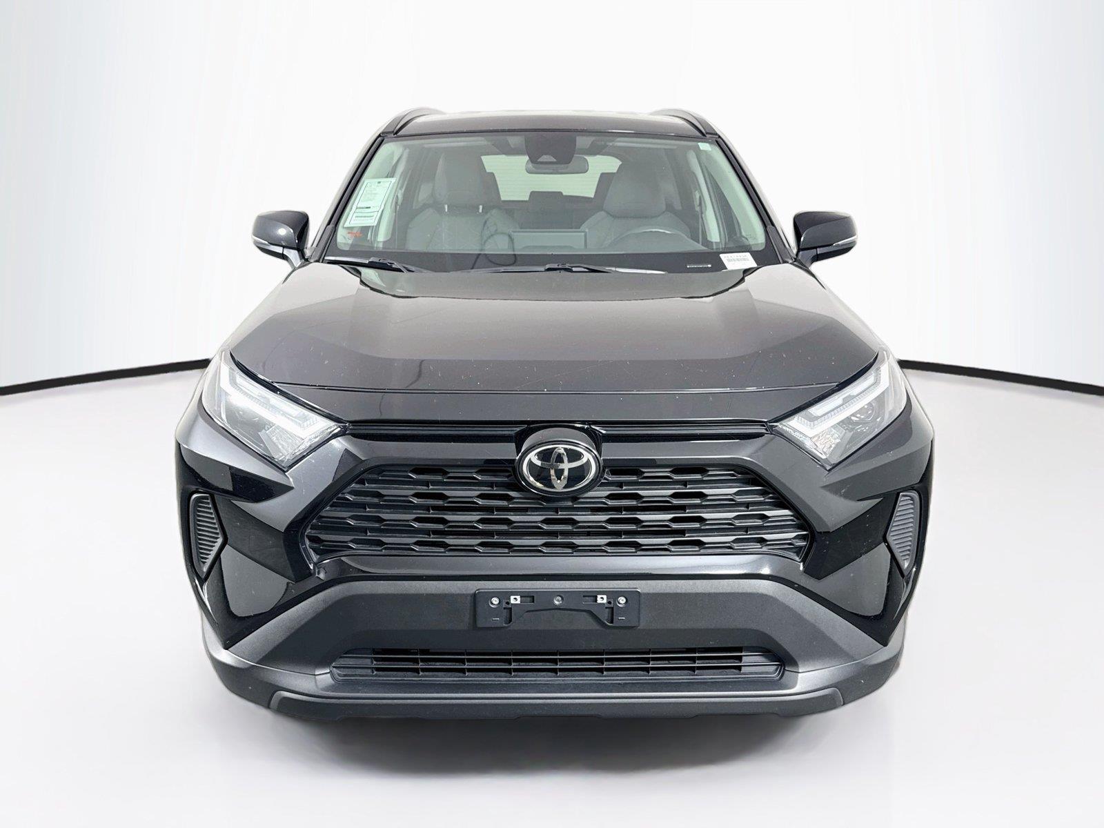 2025 Toyota RAV4 XLE photo 7