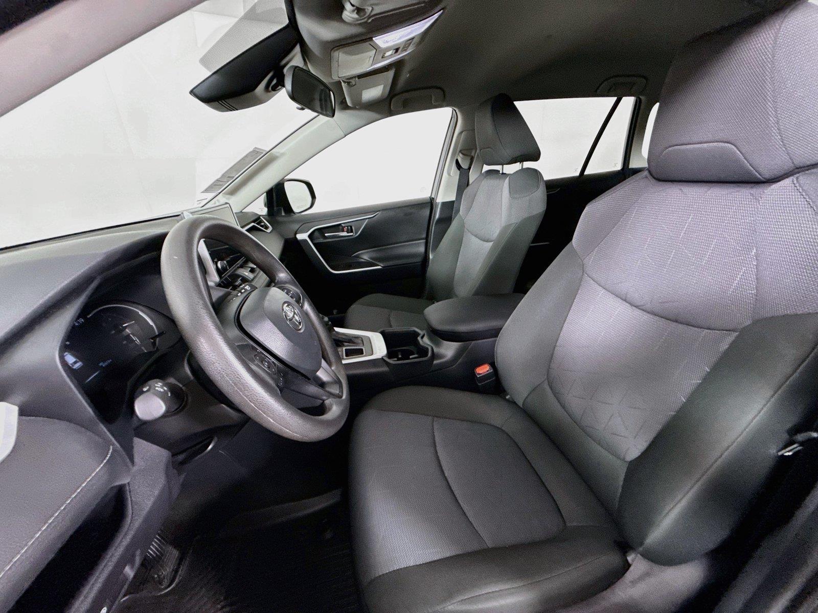 2025 Toyota RAV4 XLE photo 2