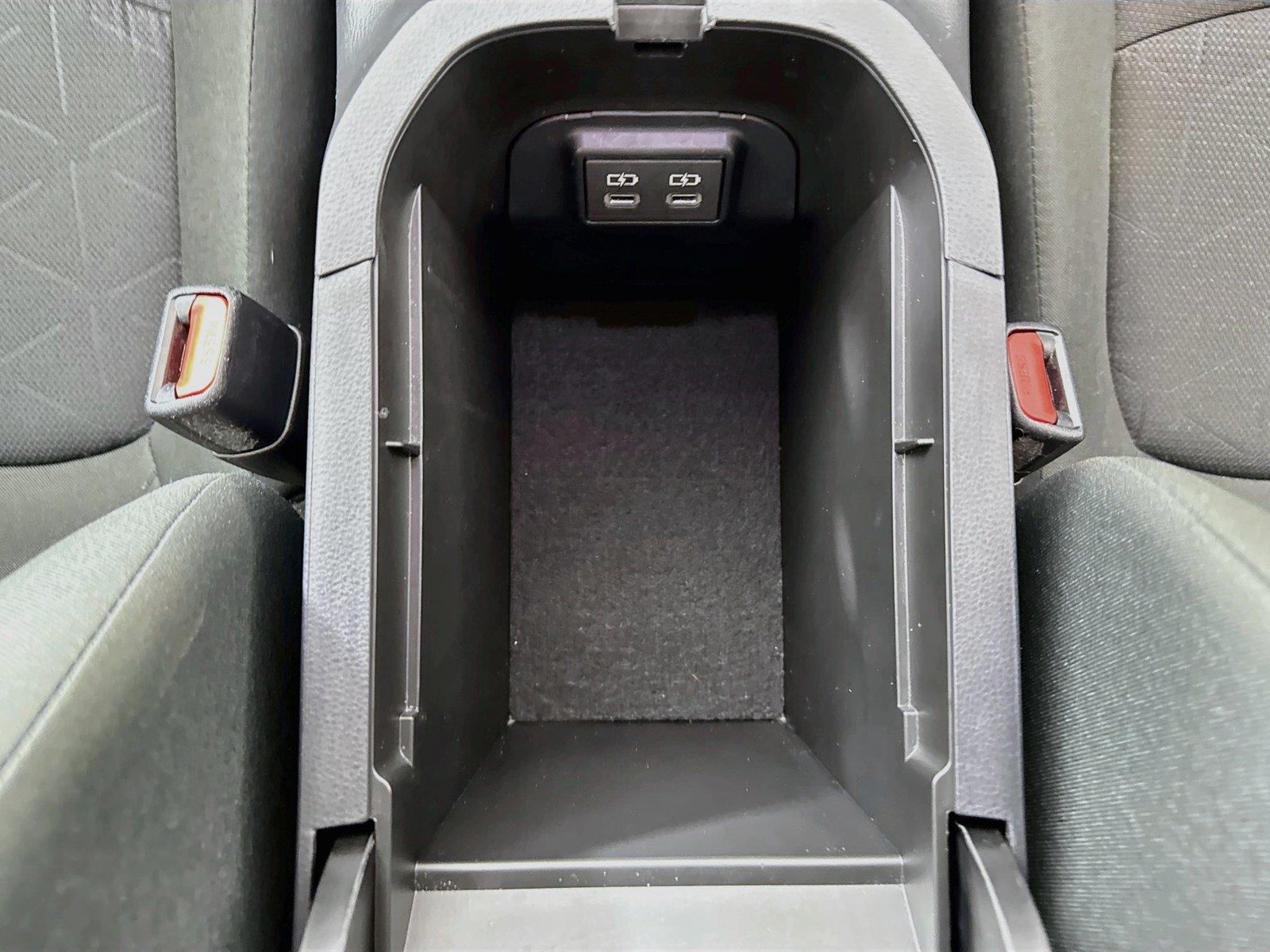 2025 Toyota RAV4 XLE photo 32