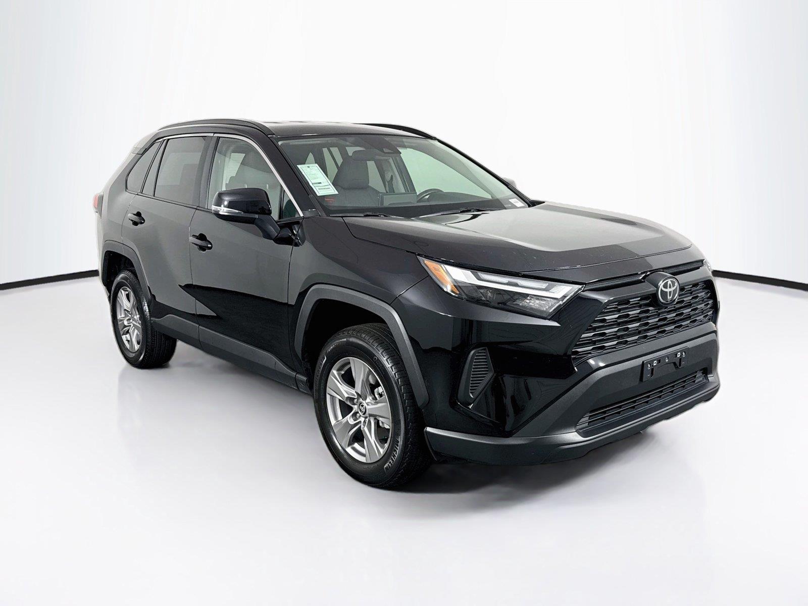 2025 Toyota RAV4 XLE photo 8