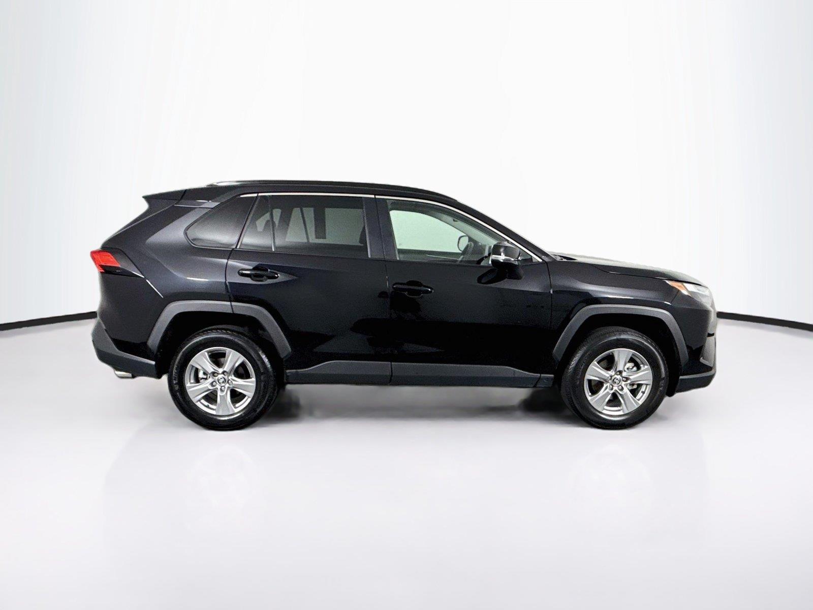 2025 Toyota RAV4 XLE photo 9