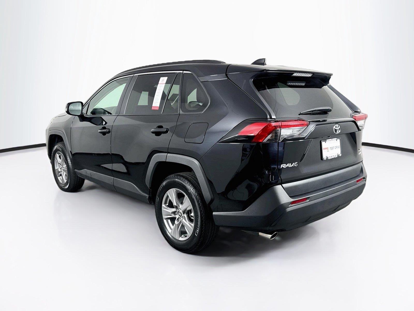 2025 Toyota RAV4 XLE photo 11