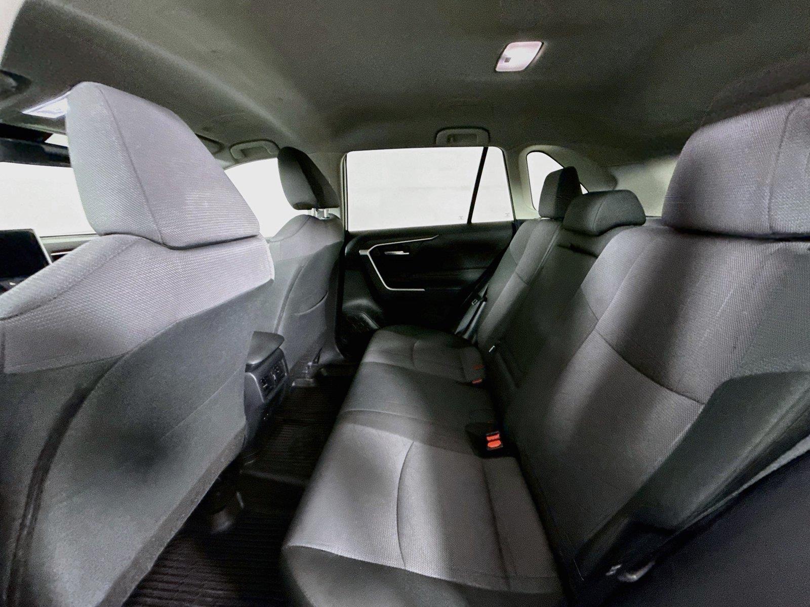 2025 Toyota RAV4 XLE photo 29