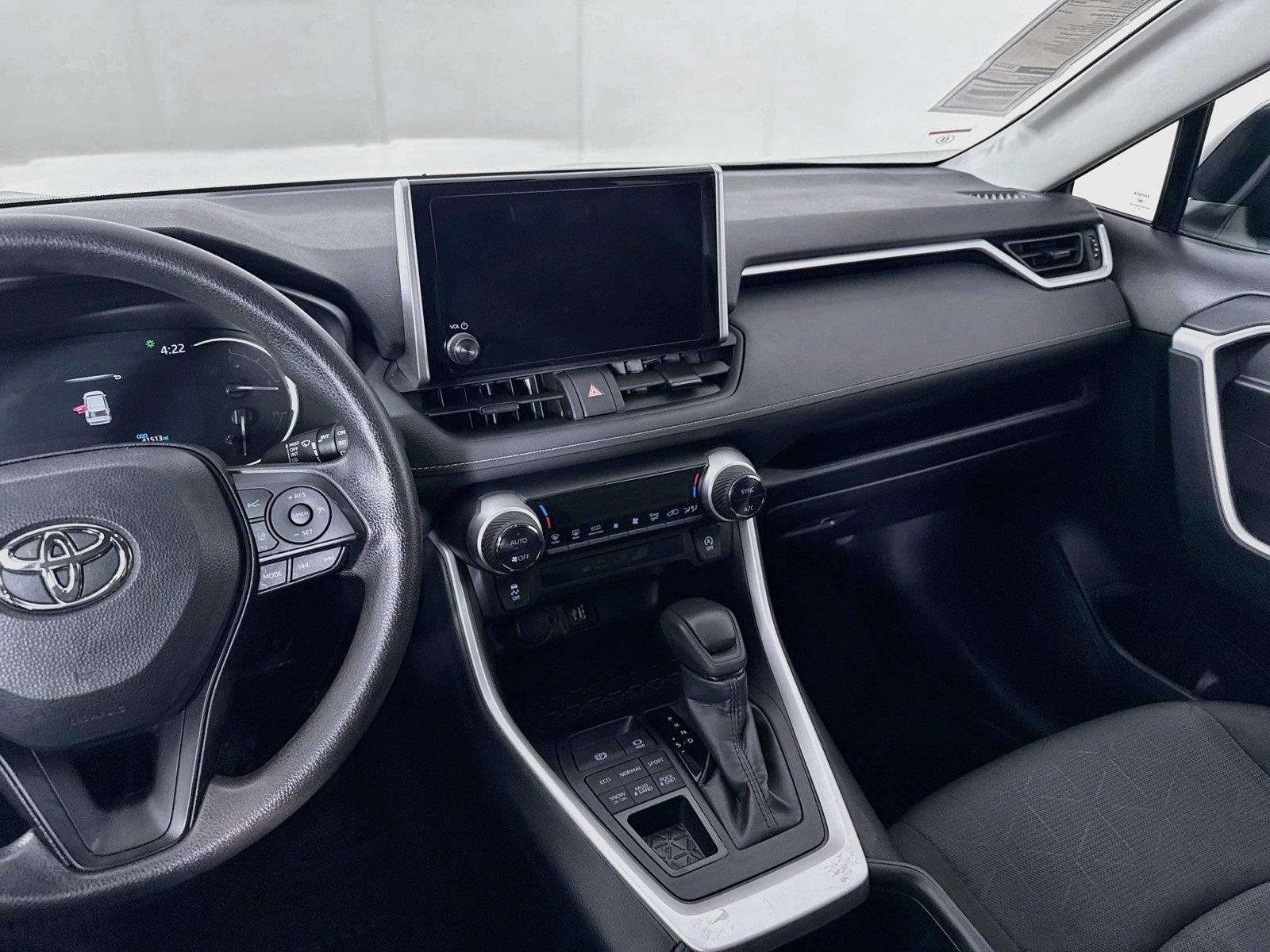 2025 Toyota RAV4 XLE photo 31