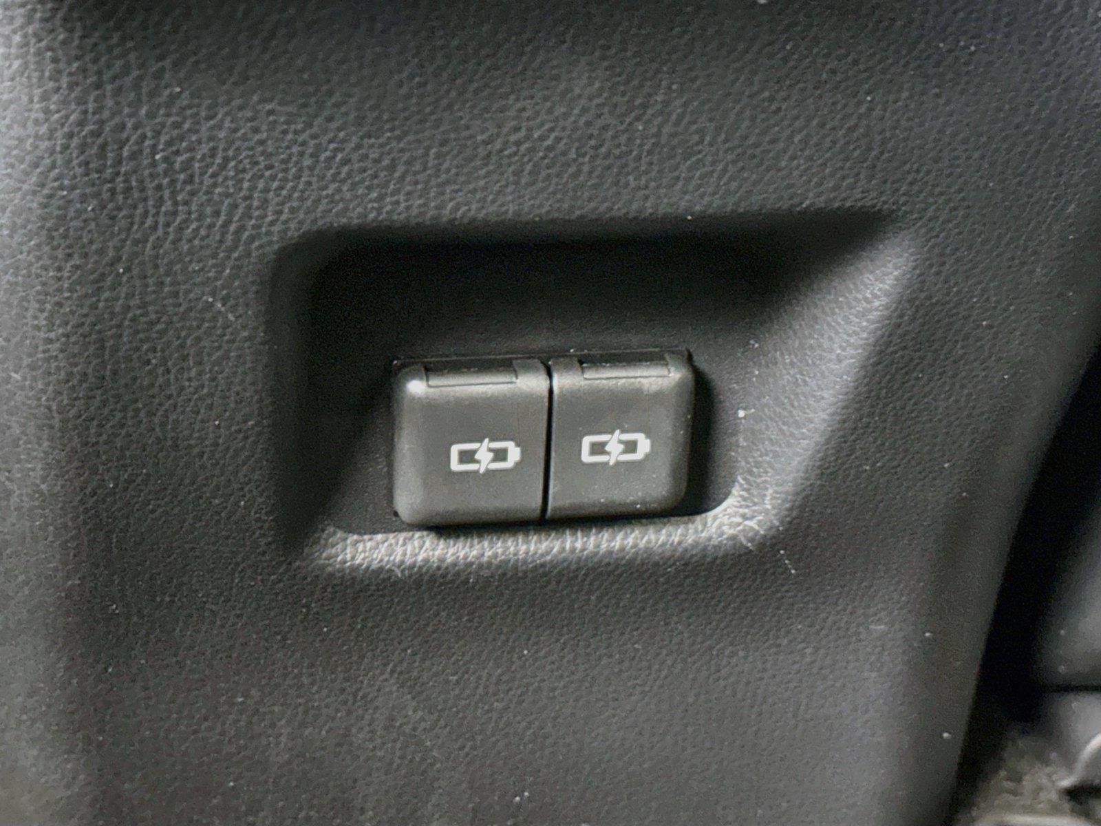 2025 Toyota RAV4 XLE photo 36