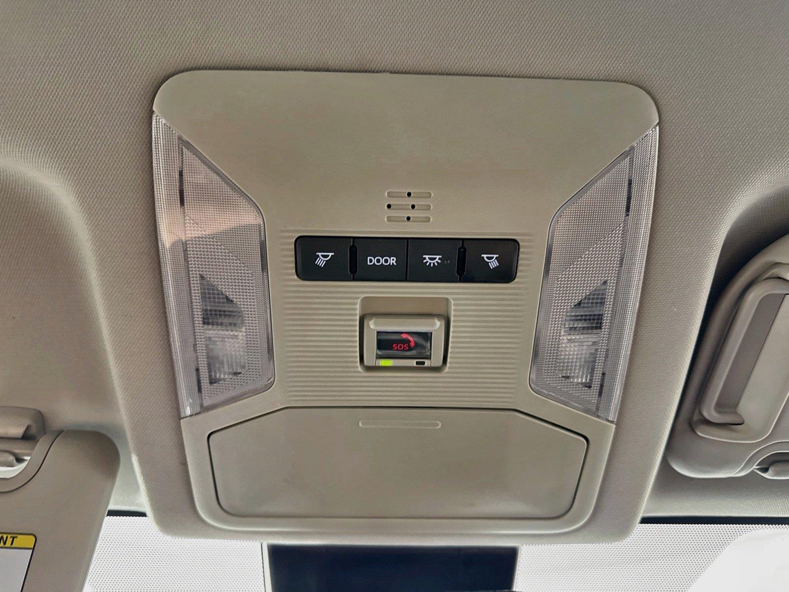 2025 Toyota RAV4 XLE photo 5
