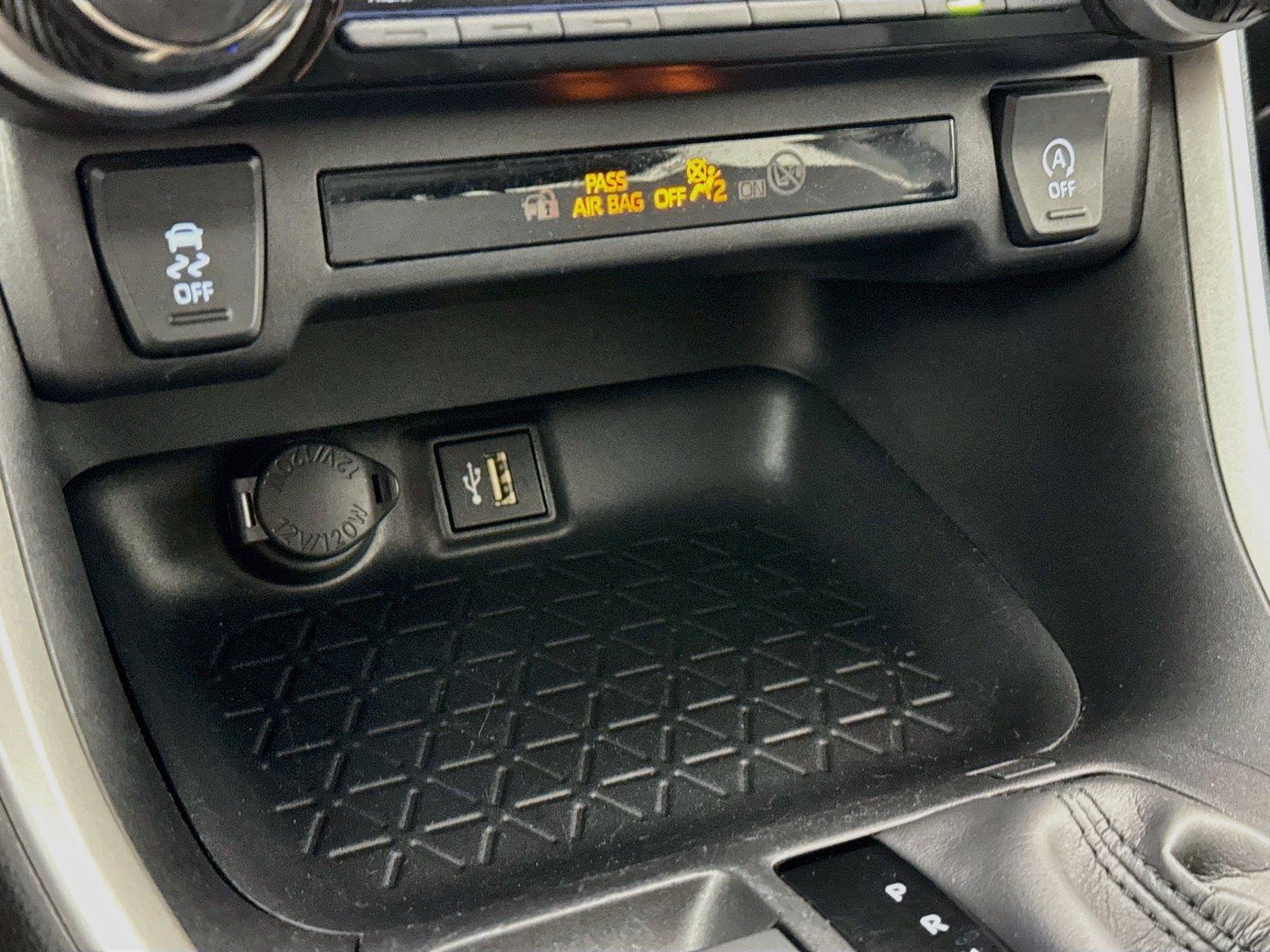 2025 Toyota RAV4 XLE photo 25