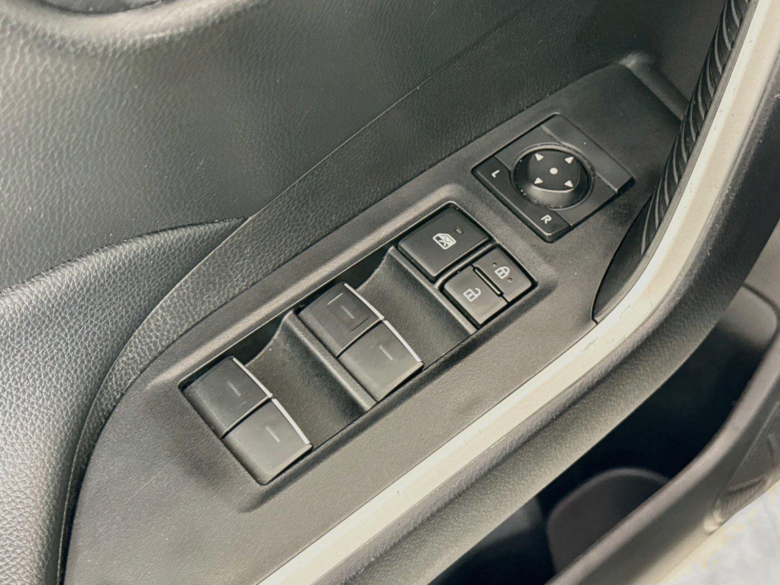2025 Toyota RAV4 XLE photo 27