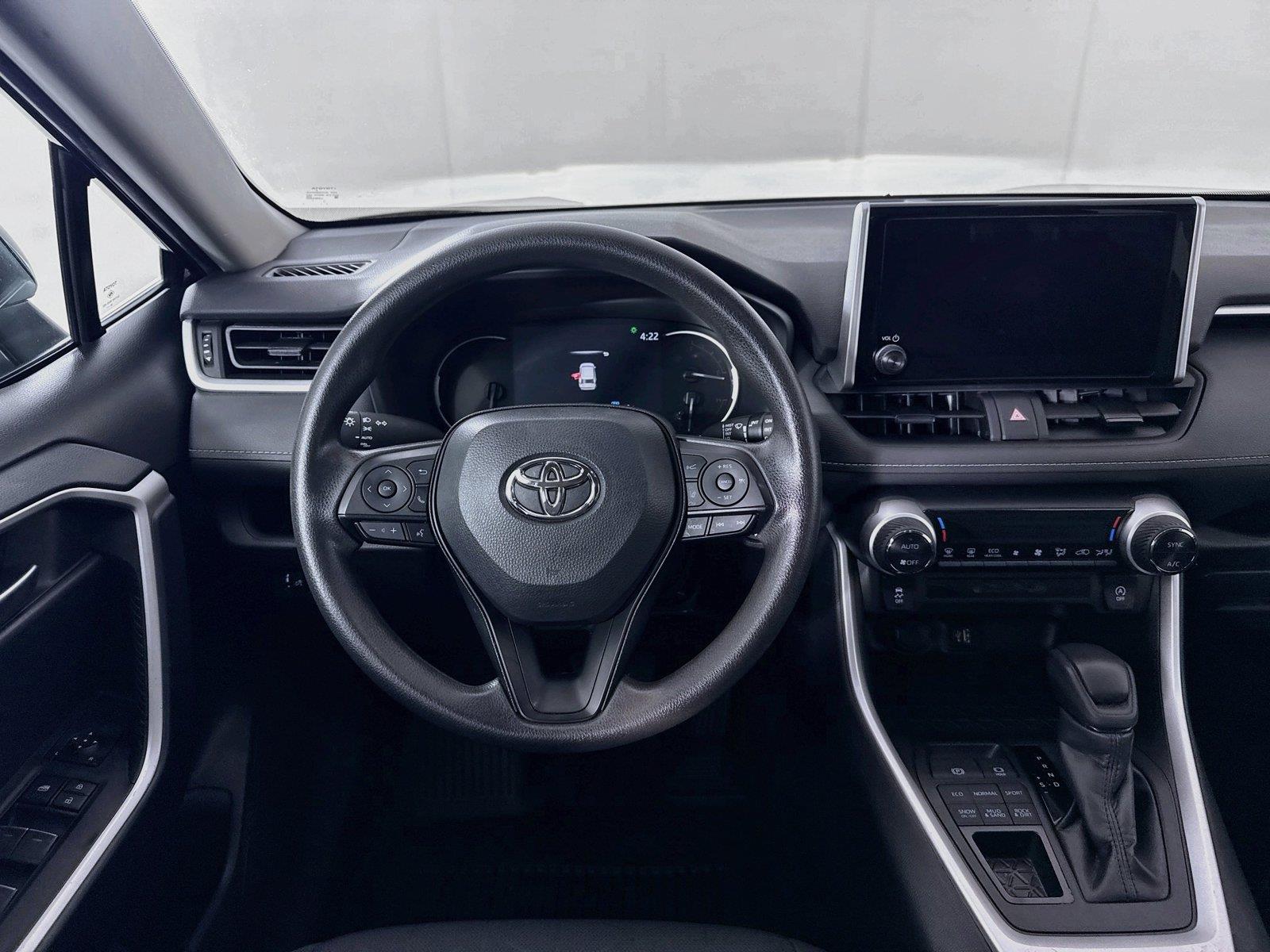 2025 Toyota RAV4 XLE photo 30