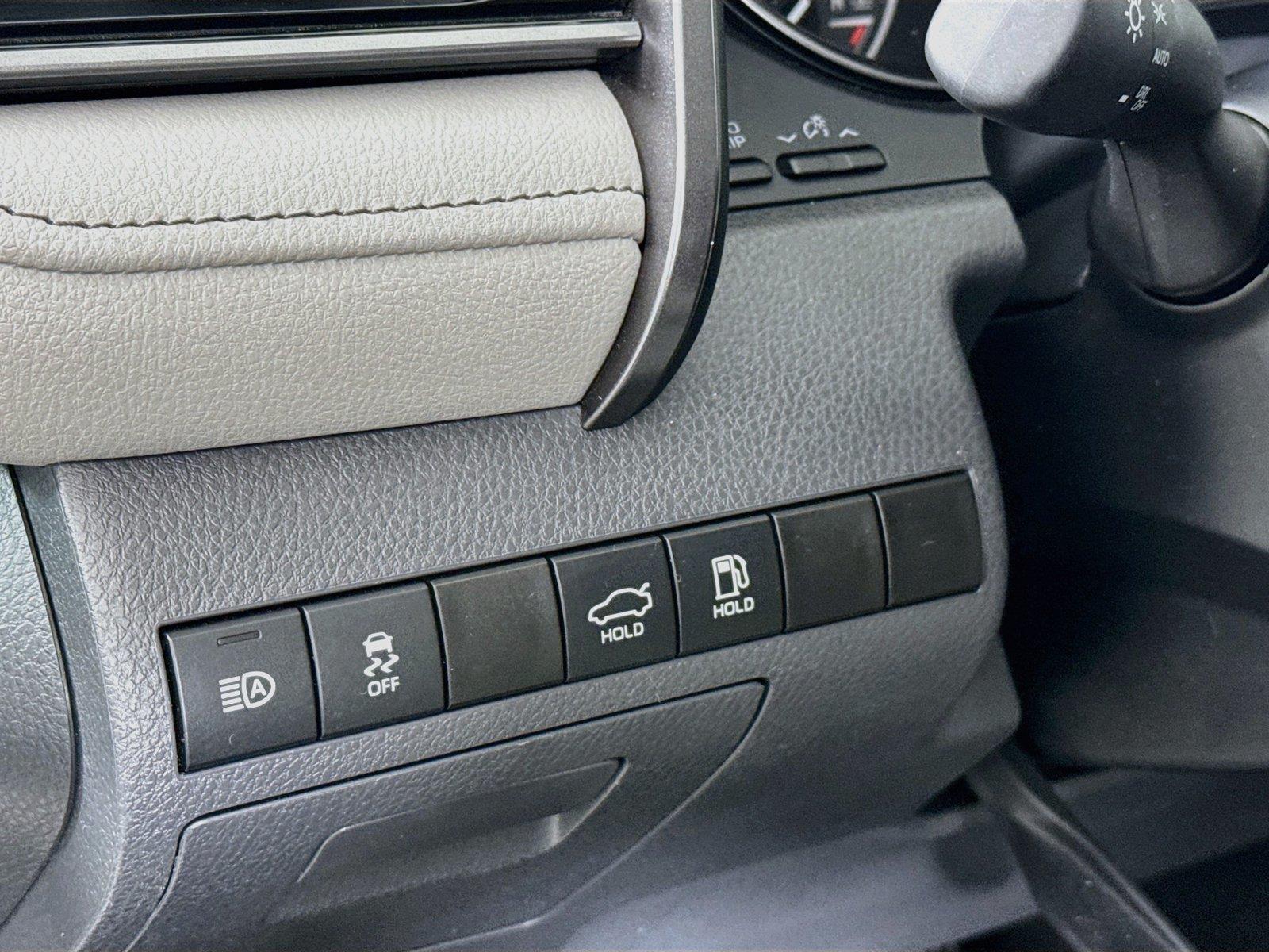2024 Toyota Camry SE photo 13