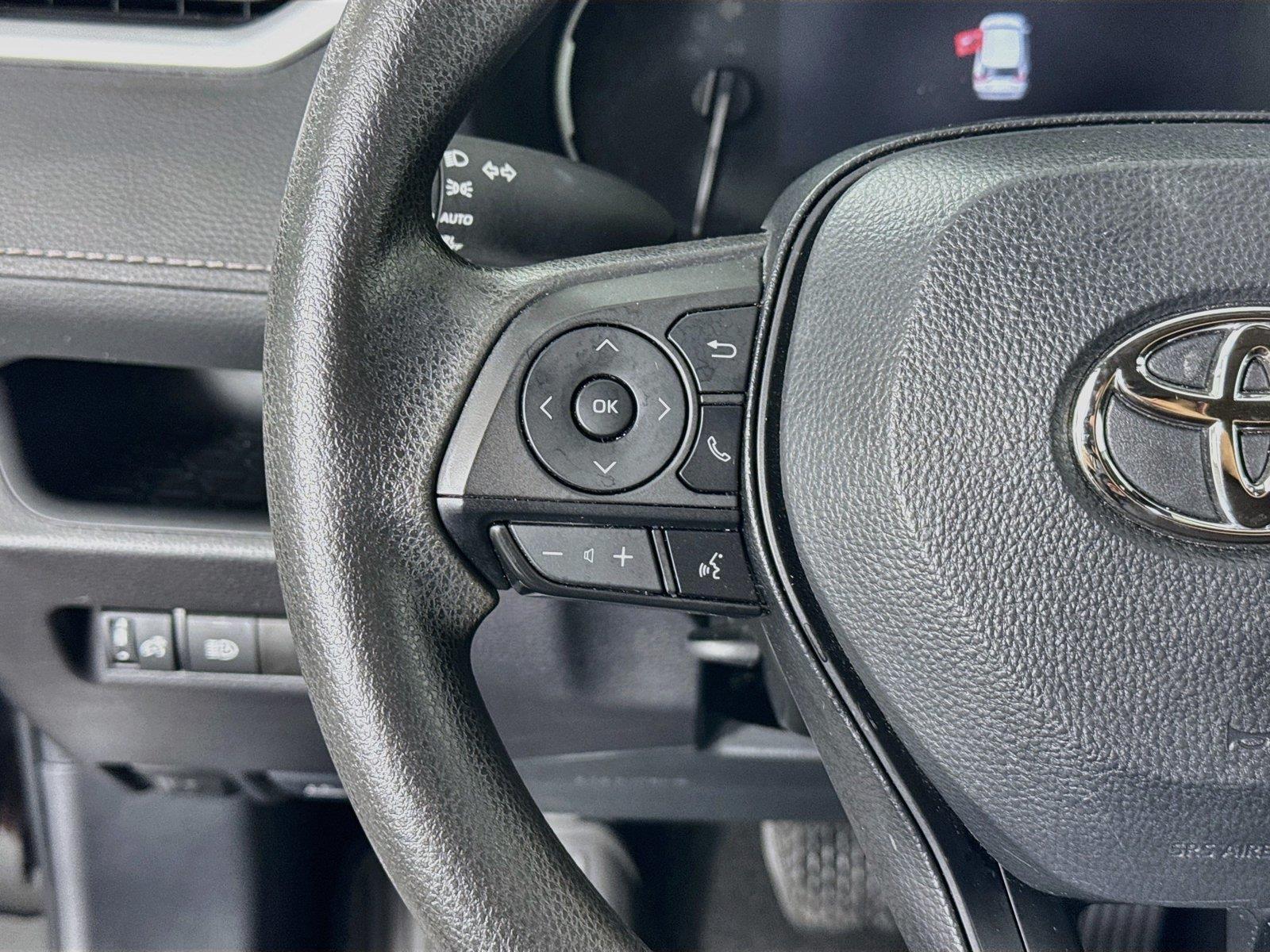 2025 Toyota RAV4 XLE photo 16