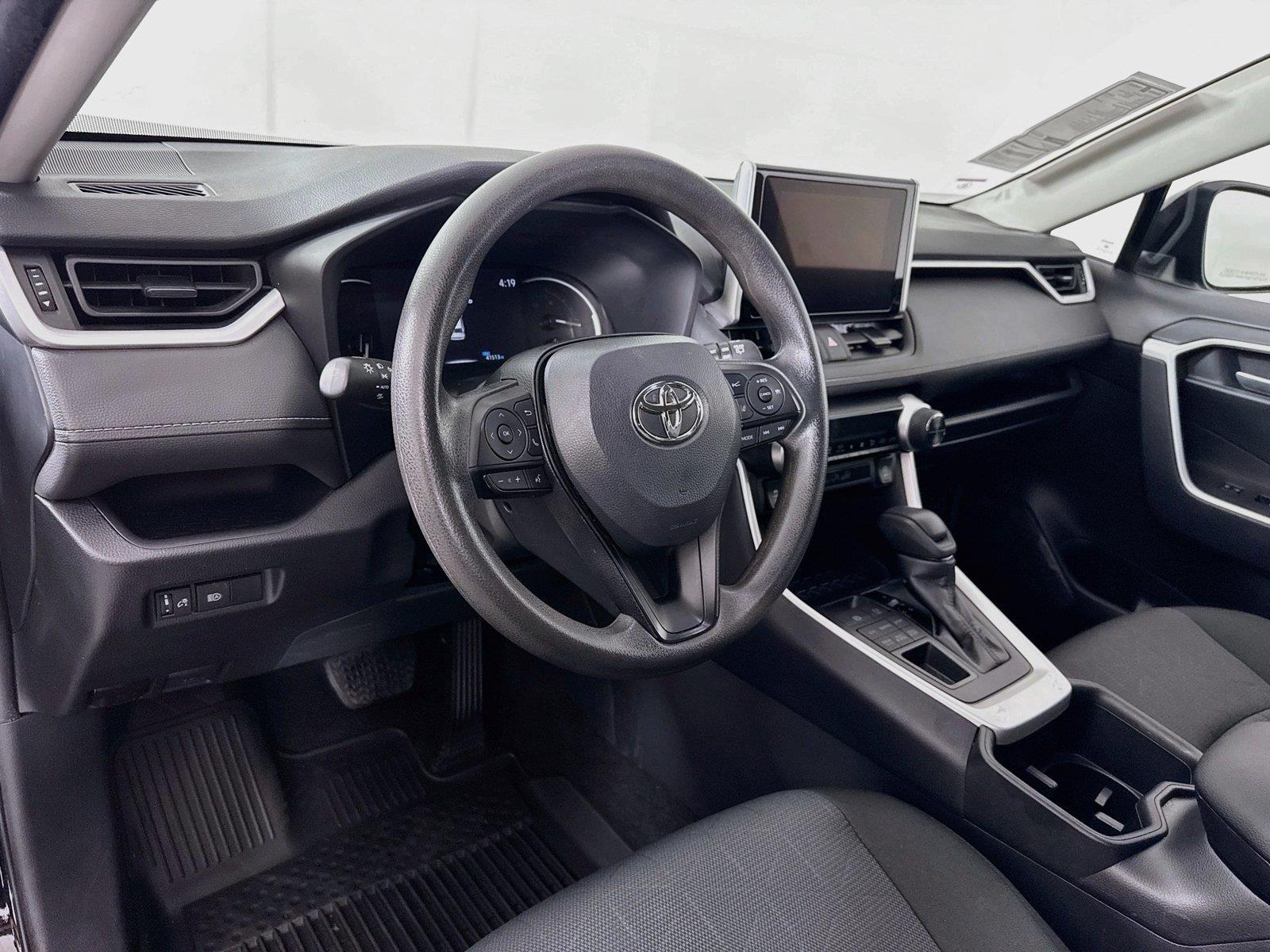 2025 Toyota RAV4 XLE photo 3