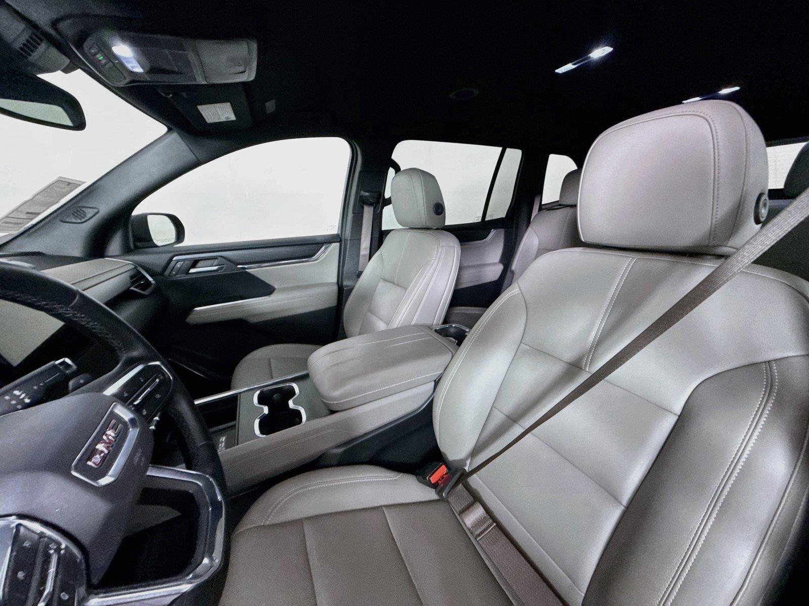 2024 GMC Acadia AWD Elevation photo 2