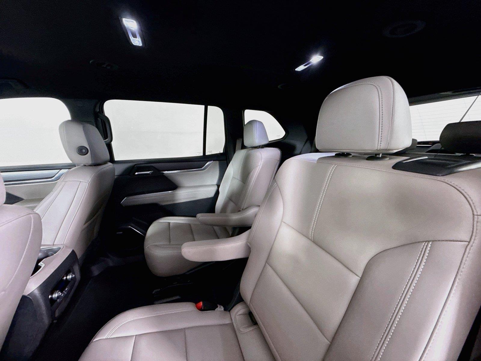 2024 GMC Acadia AWD Elevation photo 29