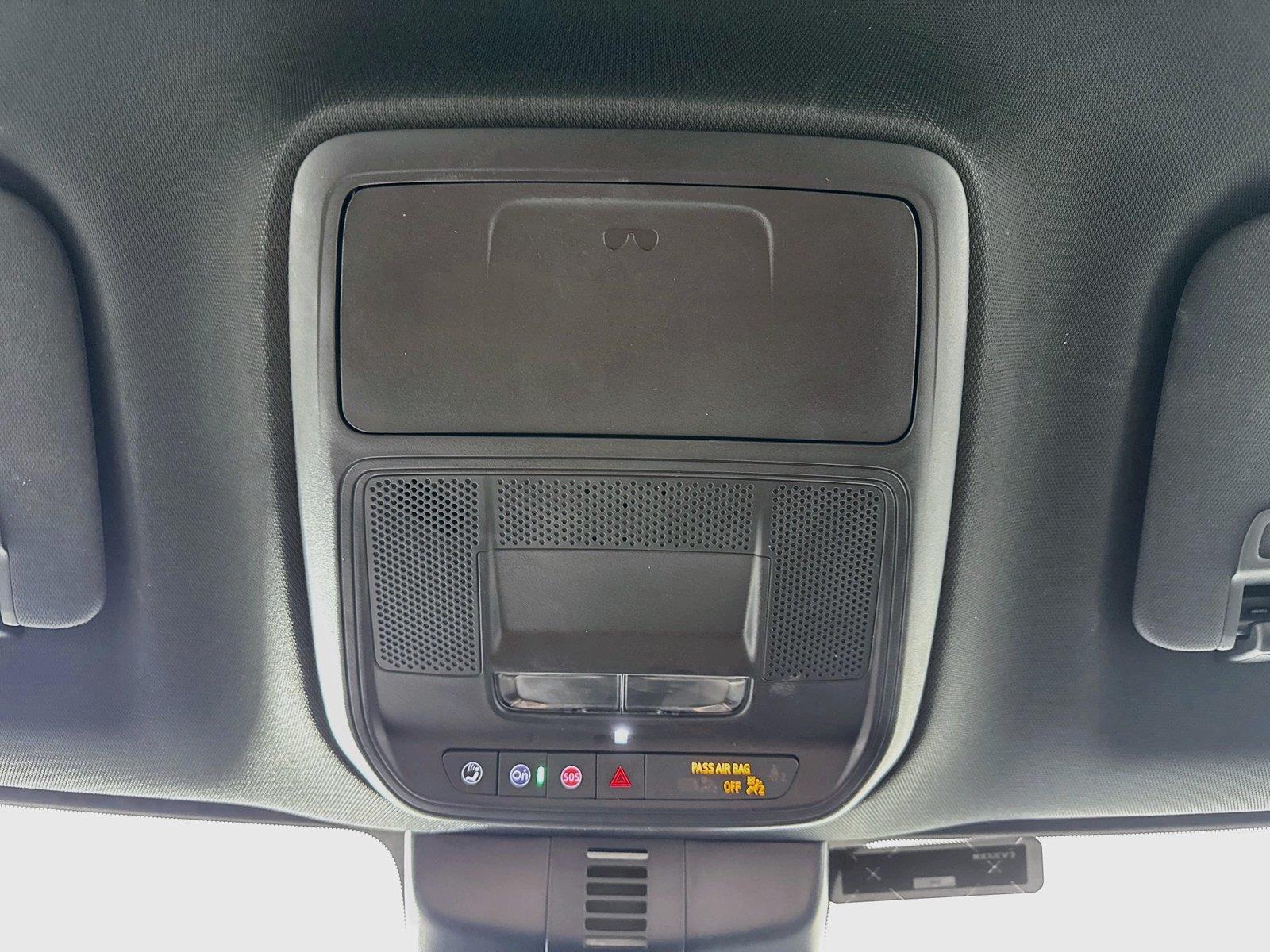 2024 GMC Acadia AWD Elevation photo 5