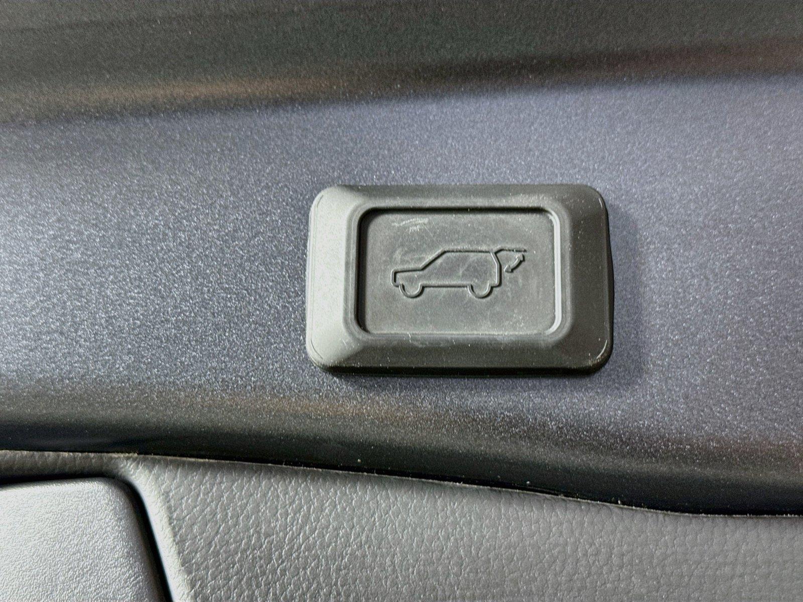 2024 Toyota RAV4 Hybrid XLE Premium photo 39