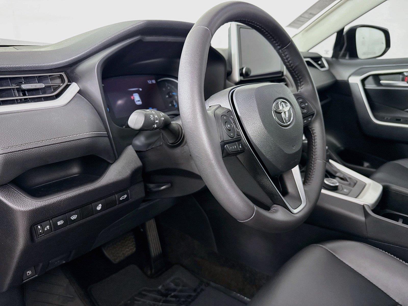 2024 Toyota RAV4 Hybrid XLE Premium photo 3