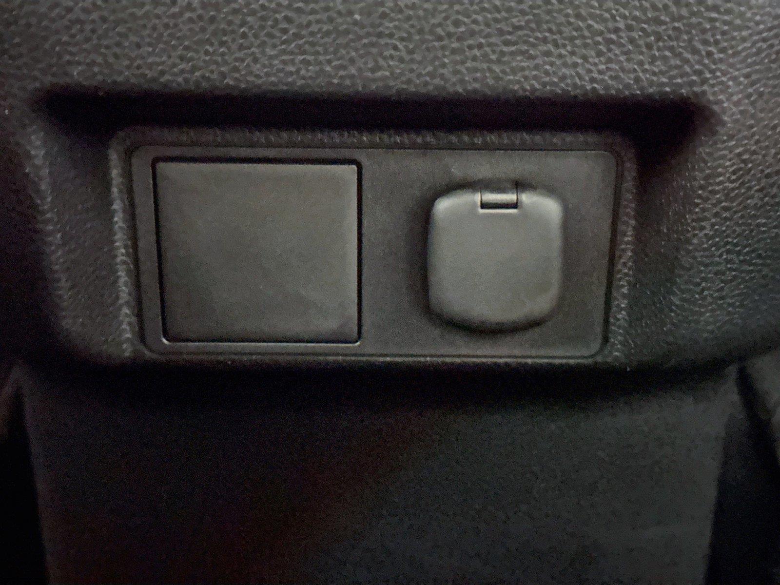 2025 Toyota Tacoma SR5 photo 32