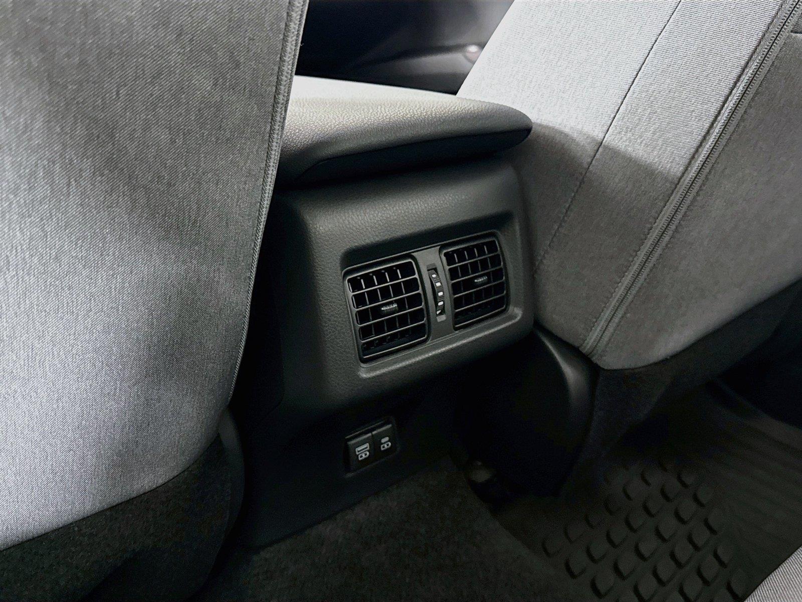 2026 Toyota Camry LE photo 32