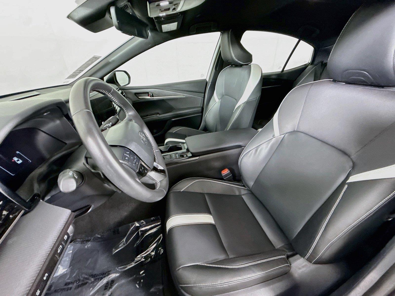 2025 Toyota Camry SE photo 2