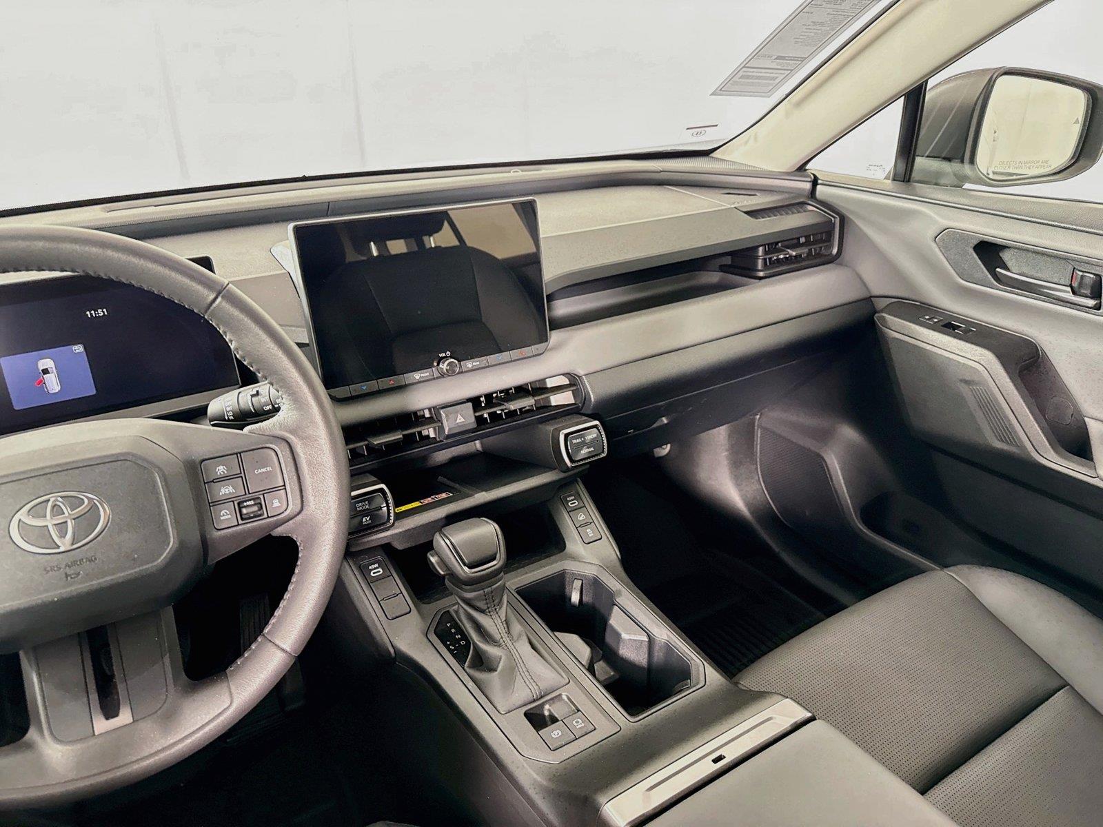 2026 Toyota RAV4 XLE Premium photo 31