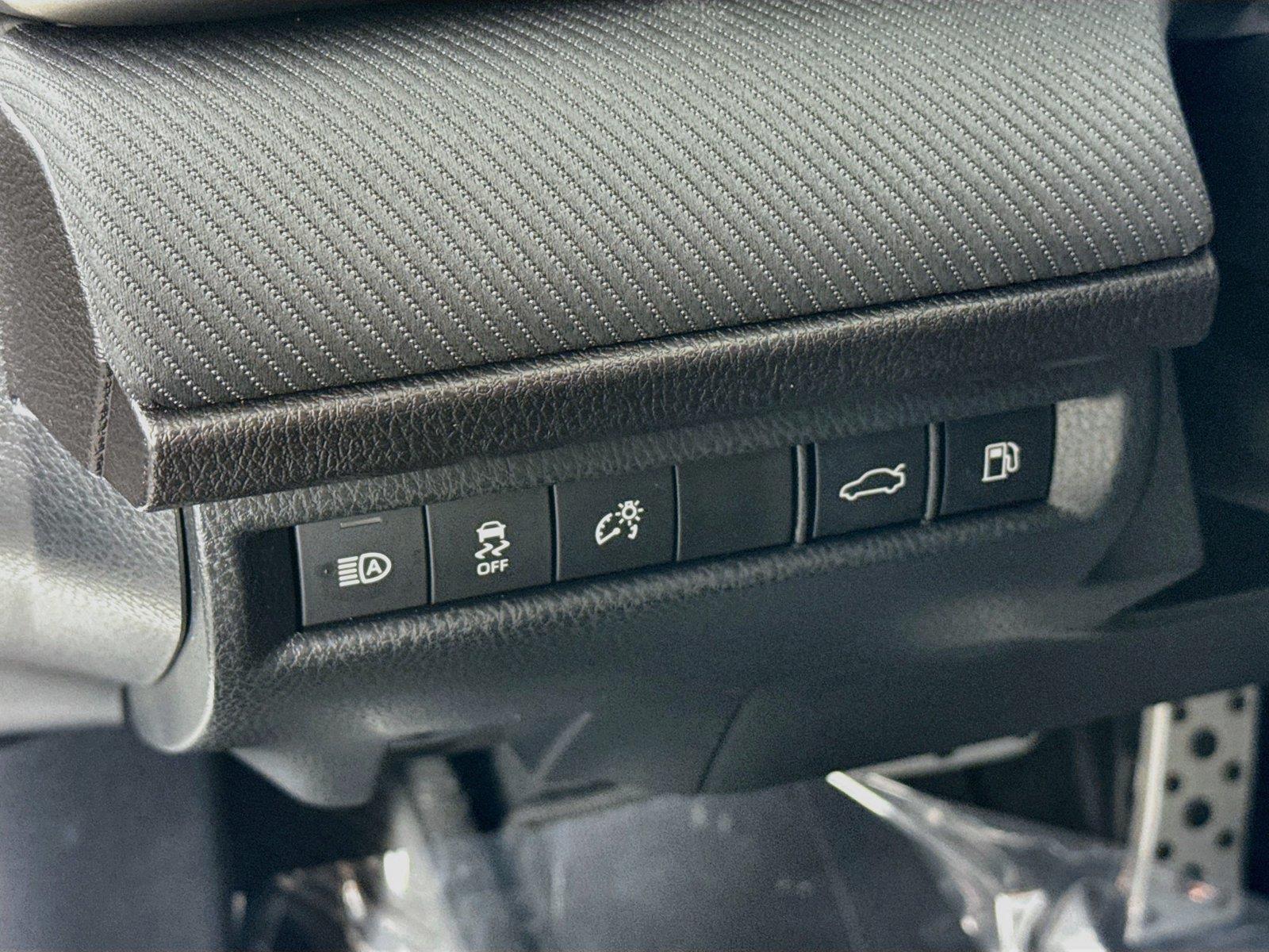 2025 Toyota Camry SE photo 14