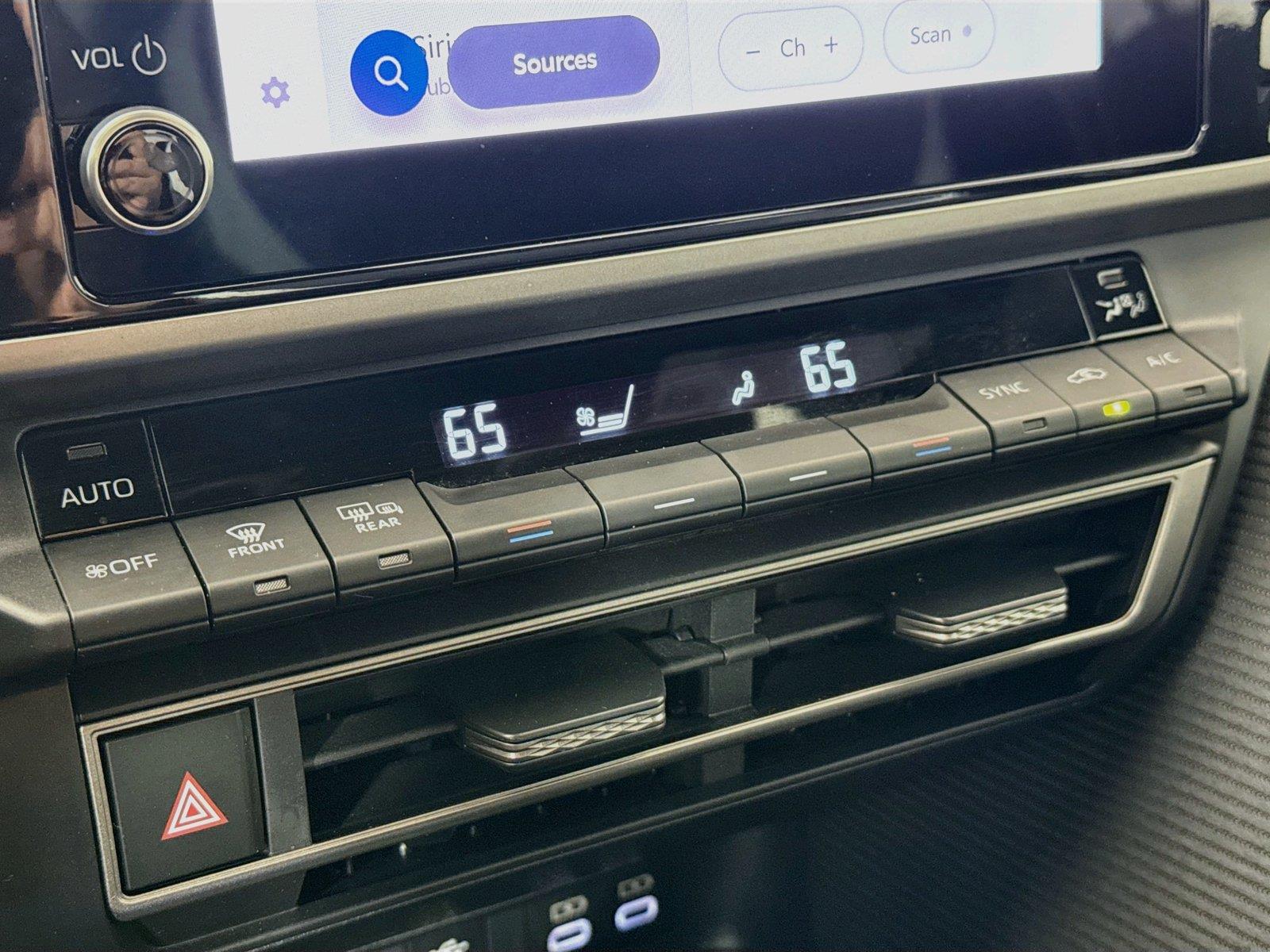 2025 Toyota Camry SE photo 24