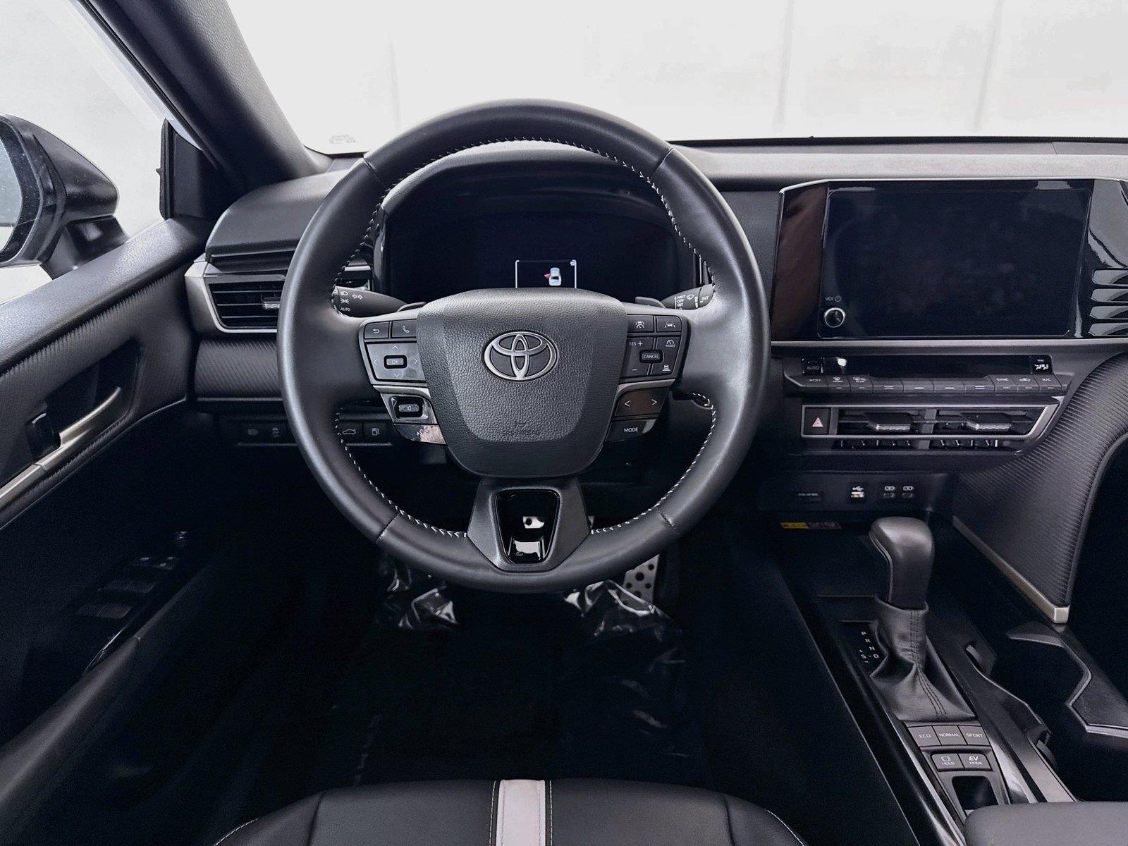 2025 Toyota Camry SE photo 31