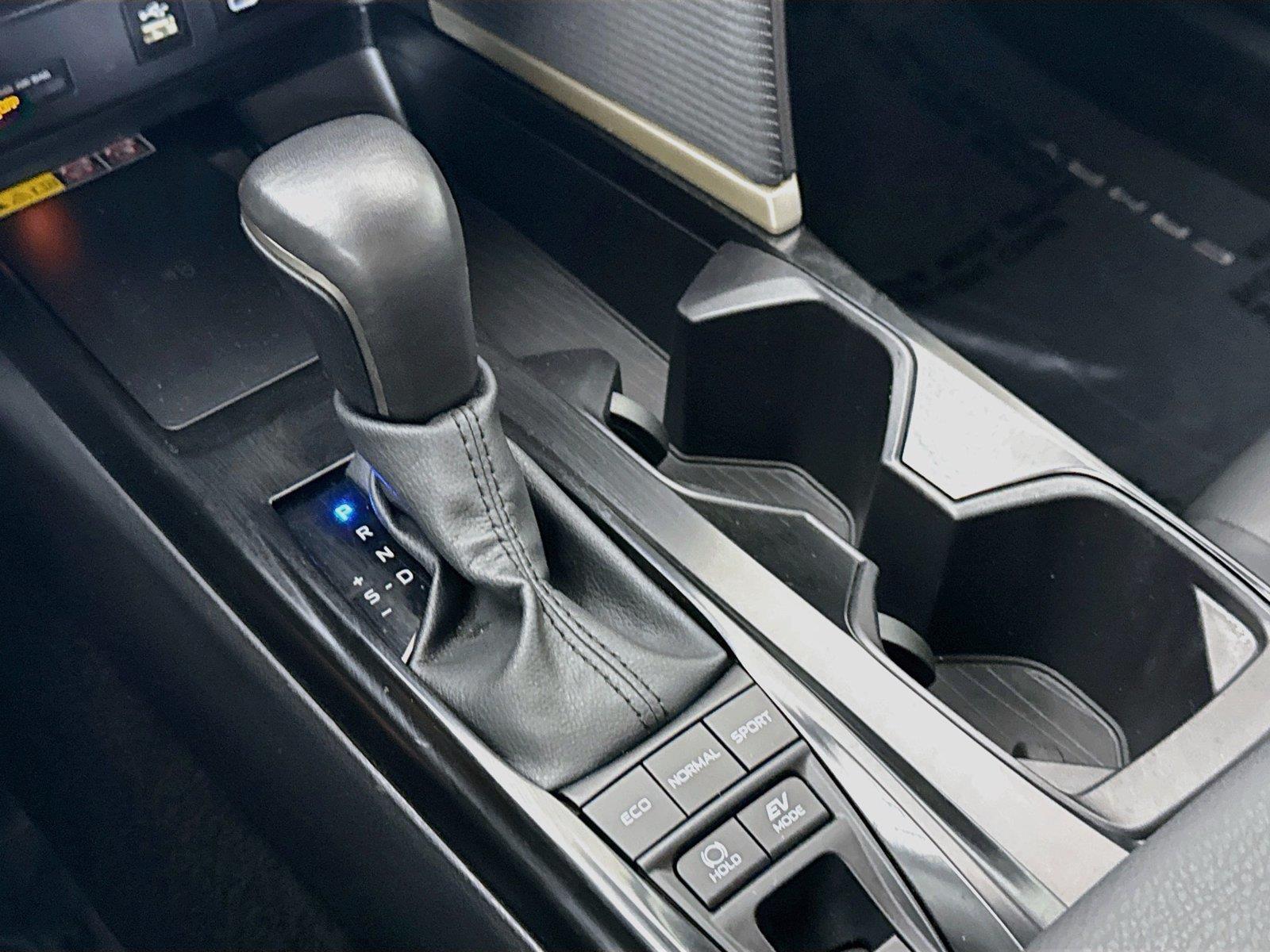 2025 Toyota Camry SE photo 25