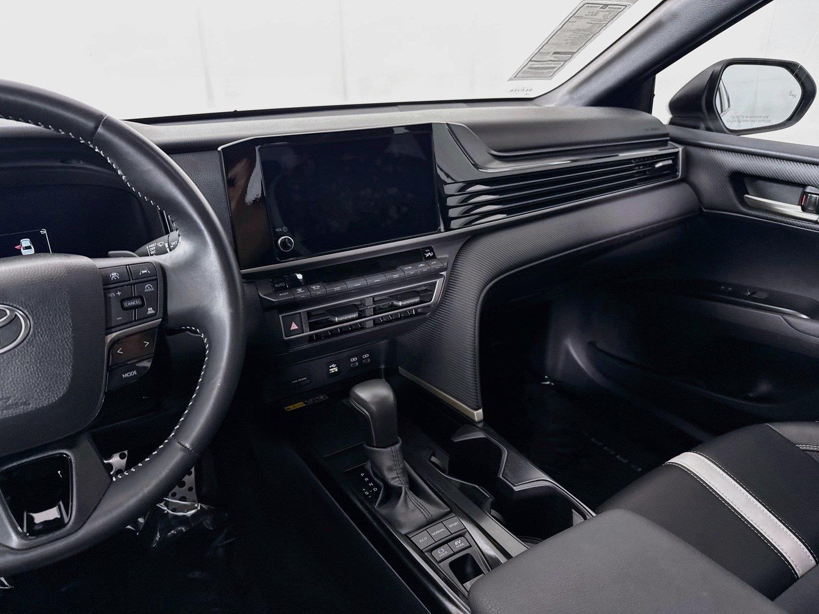 2025 Toyota Camry SE photo 32