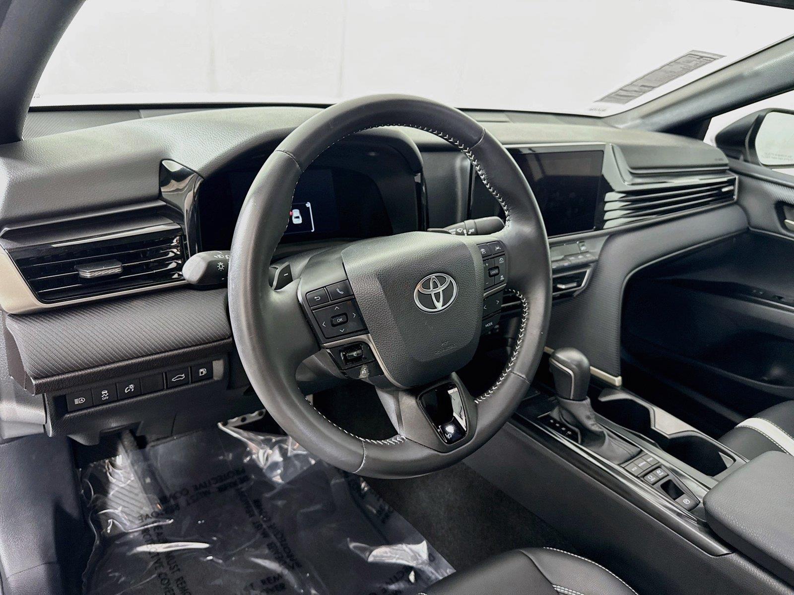 2025 Toyota Camry SE photo 3