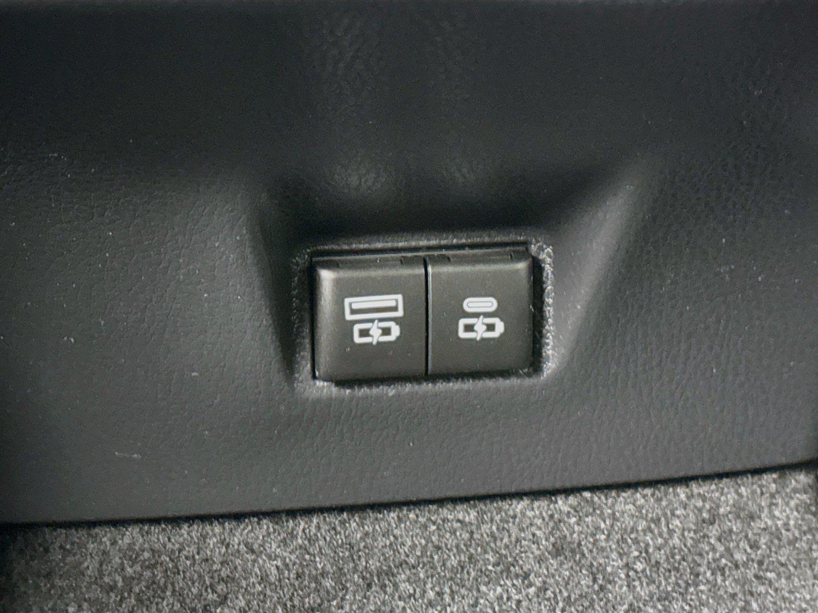 2025 Toyota Camry SE photo 37