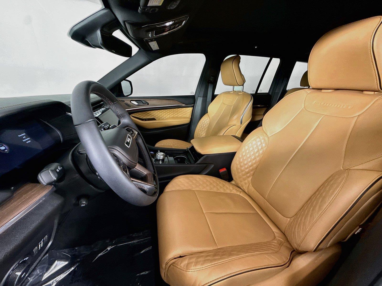 2025 Jeep Grand Cherokee Summit photo 2