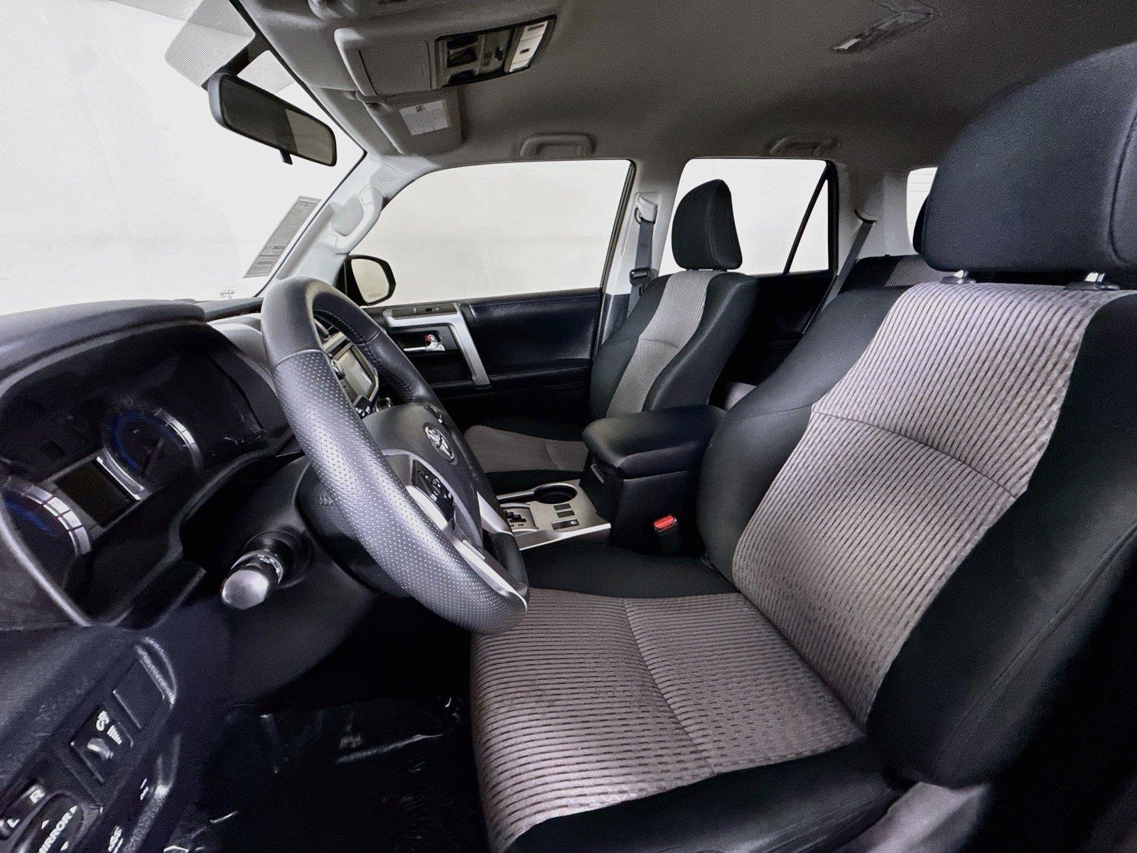 2019 Toyota 4Runner SR5 photo 2