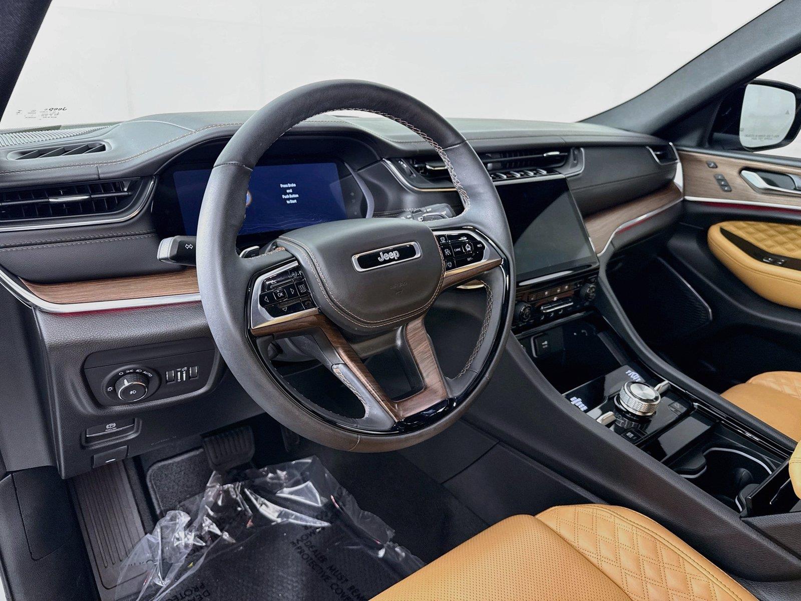 2025 Jeep Grand Cherokee Summit photo 3