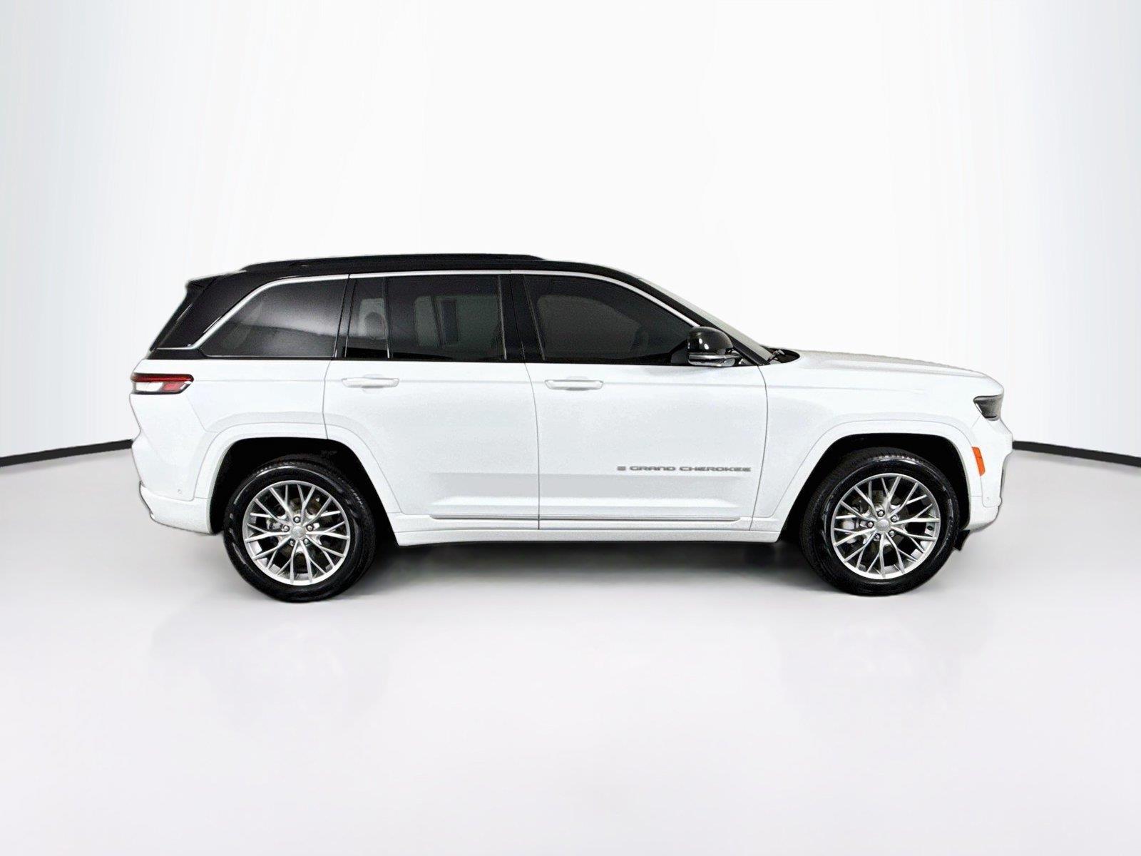 2025 Jeep Grand Cherokee Summit photo 10