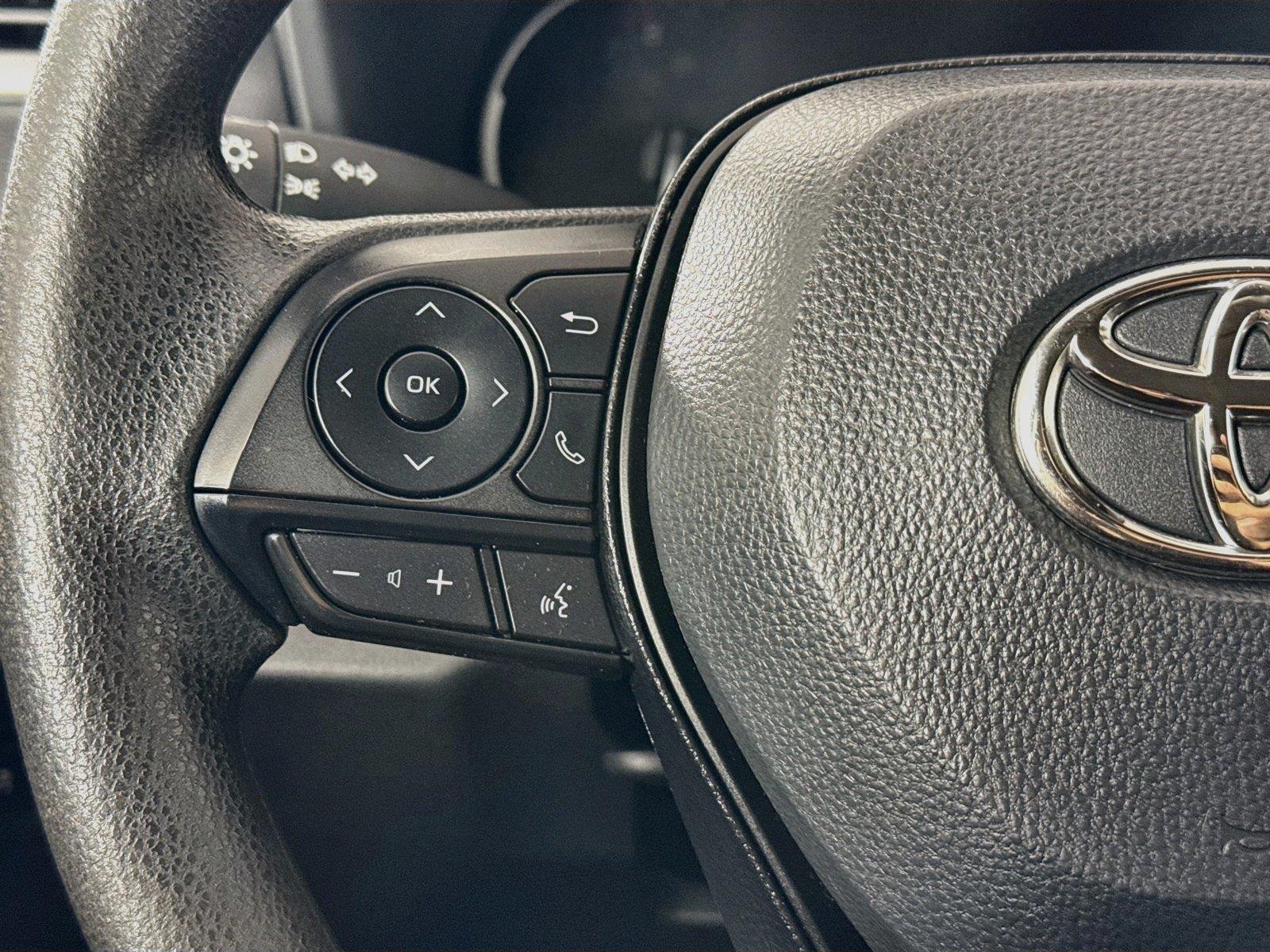 2025 Toyota RAV4 XLE photo 16