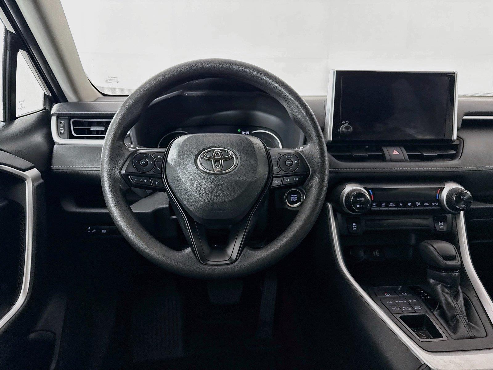 2025 Toyota RAV4 XLE photo 28