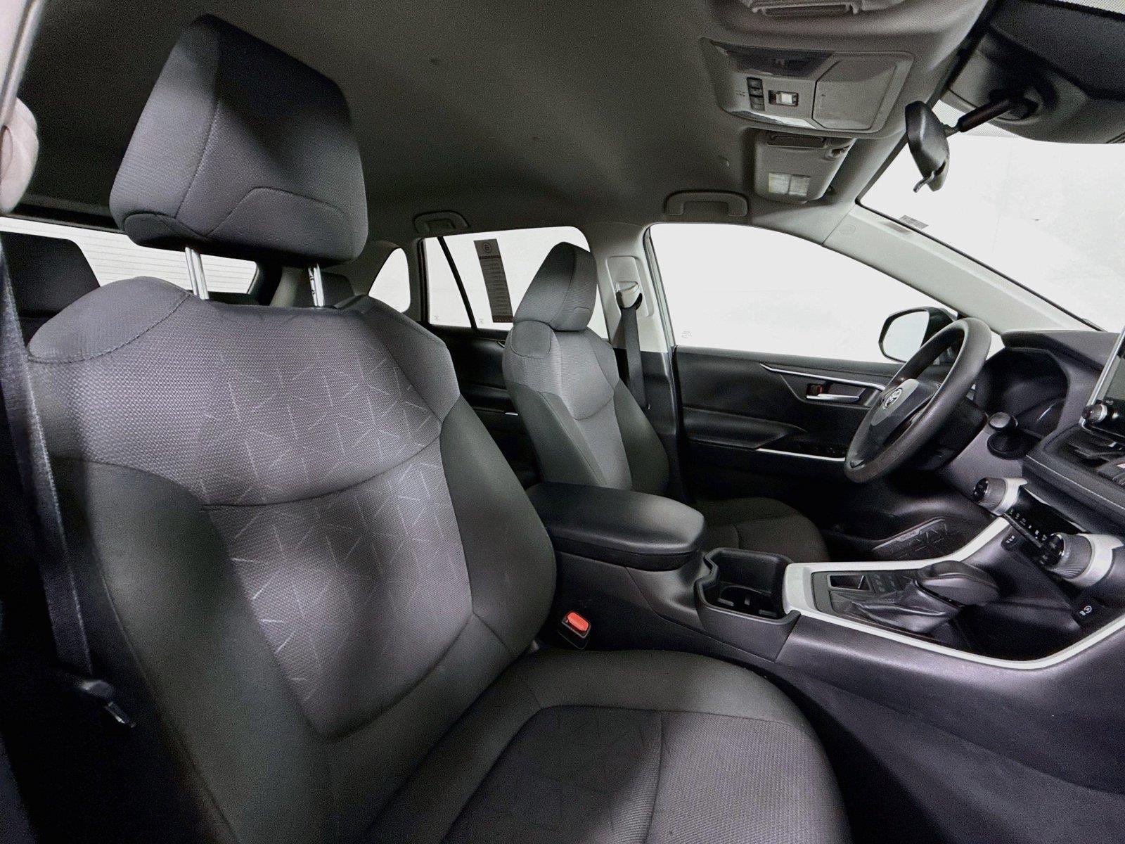 2025 Toyota RAV4 XLE photo 39