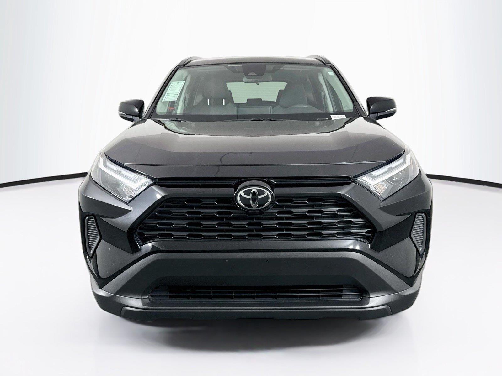 2025 Toyota RAV4 XLE photo 7