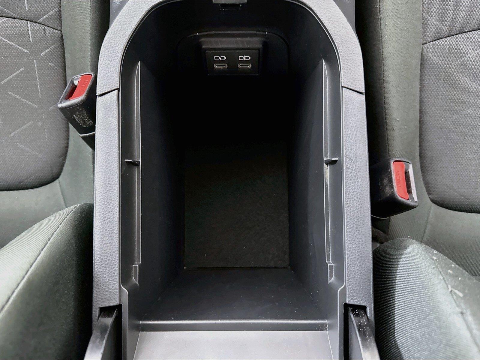 2025 Toyota RAV4 XLE photo 30