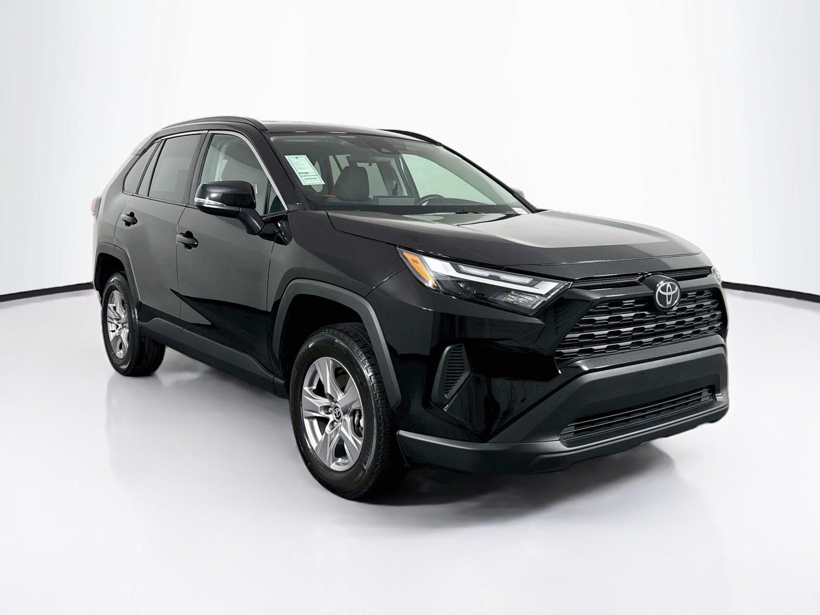 2025 Toyota RAV4 XLE photo 8