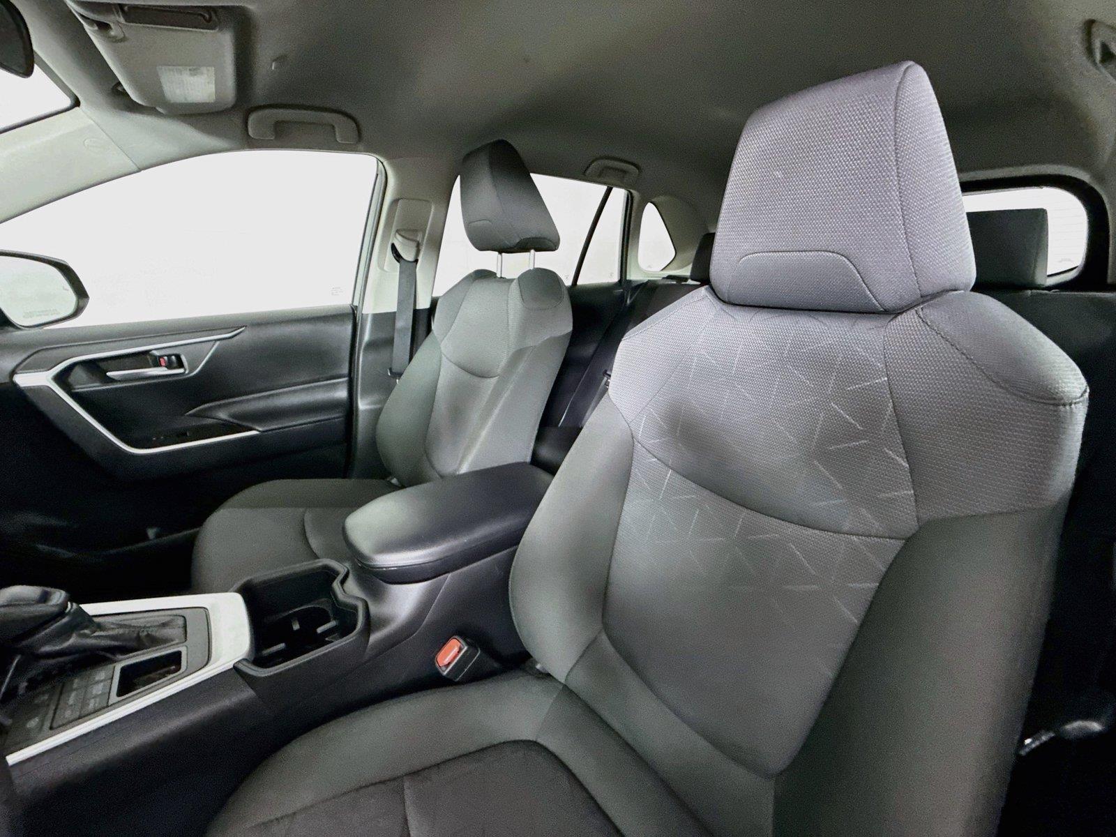 2025 Toyota RAV4 XLE photo 2