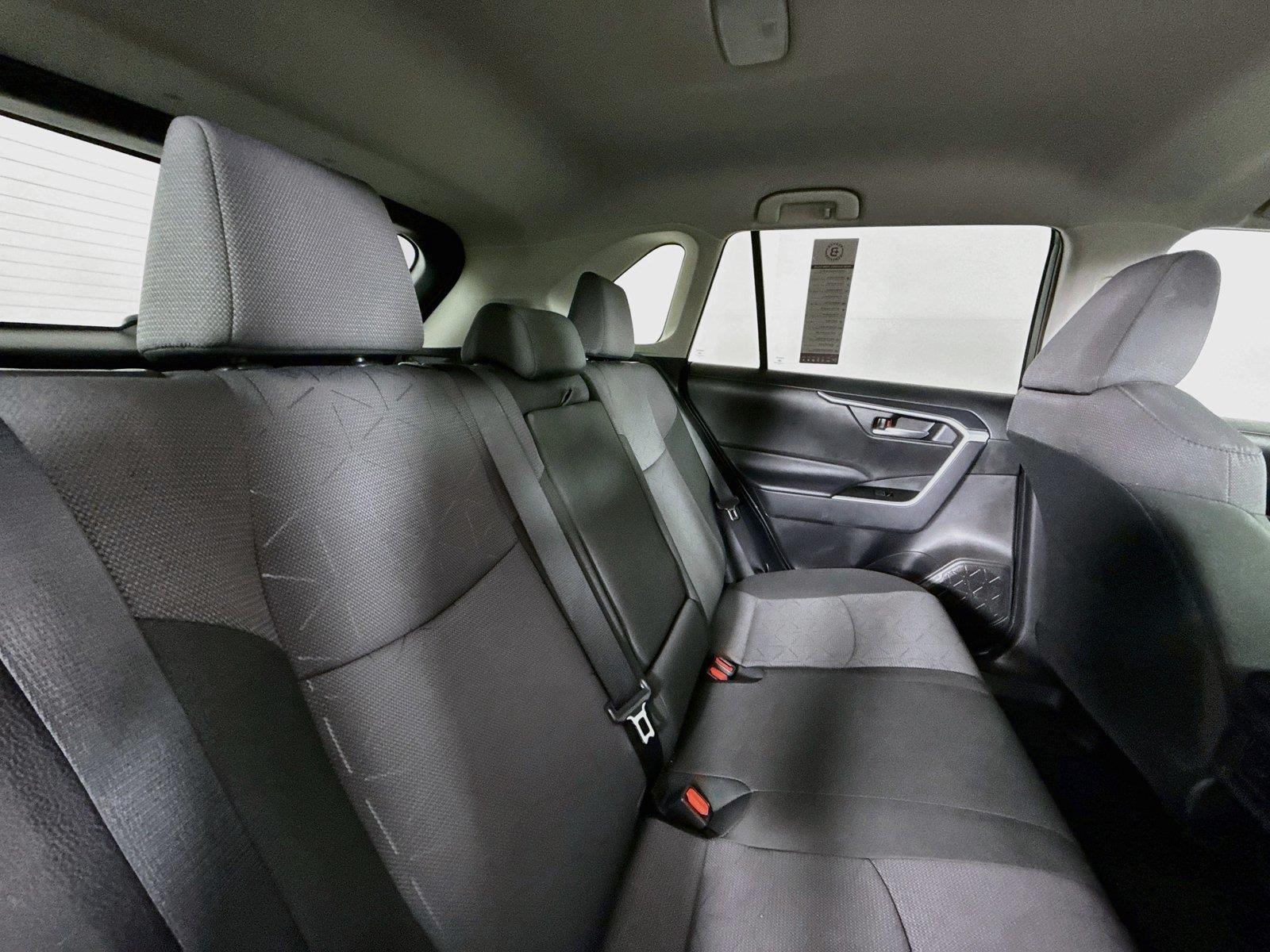 2025 Toyota RAV4 XLE photo 38