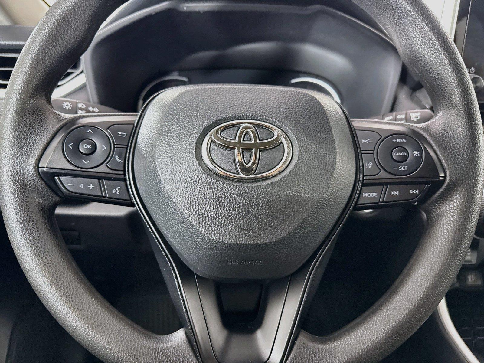 2025 Toyota RAV4 XLE photo 15
