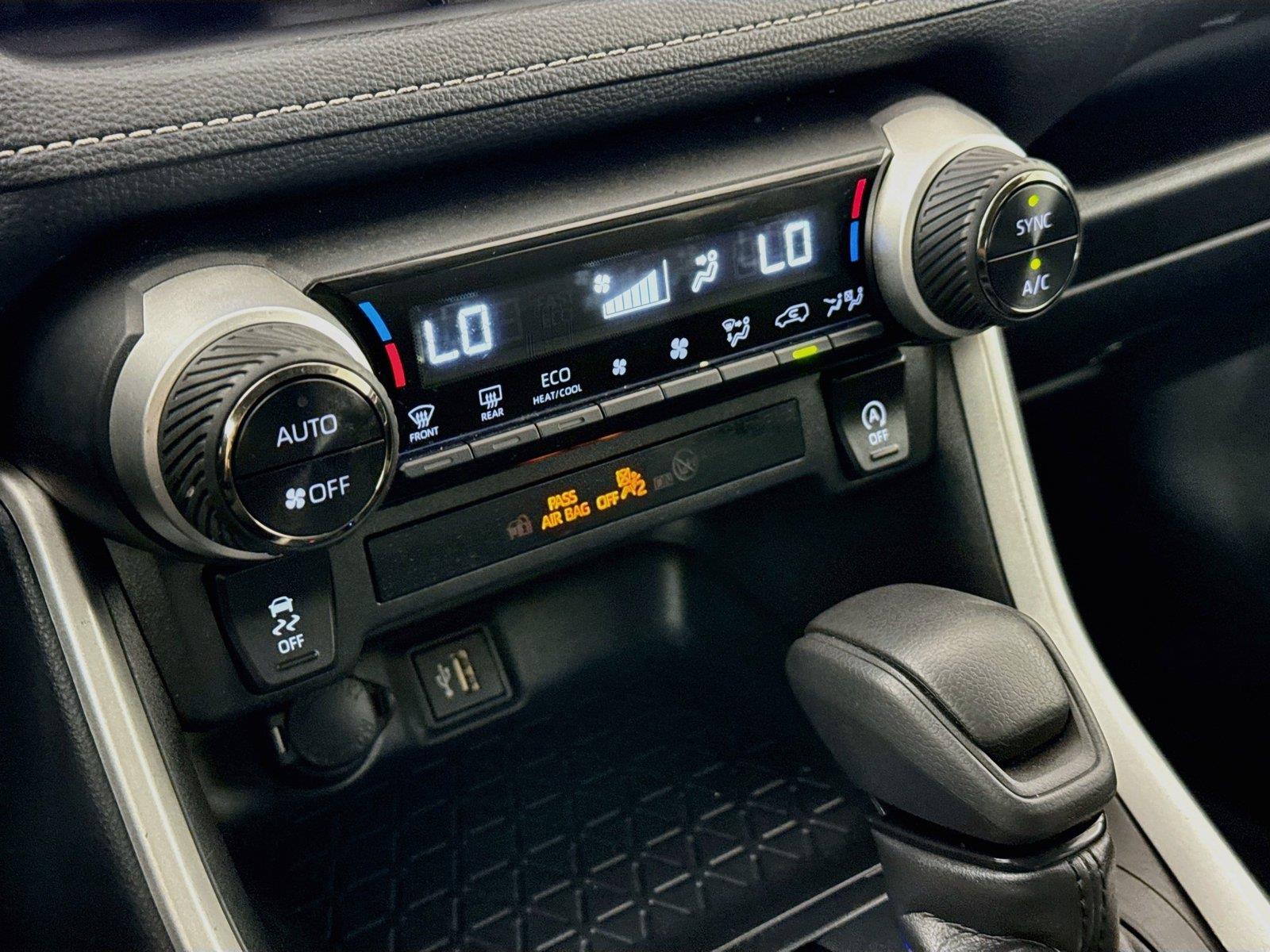 2025 Toyota RAV4 XLE photo 23