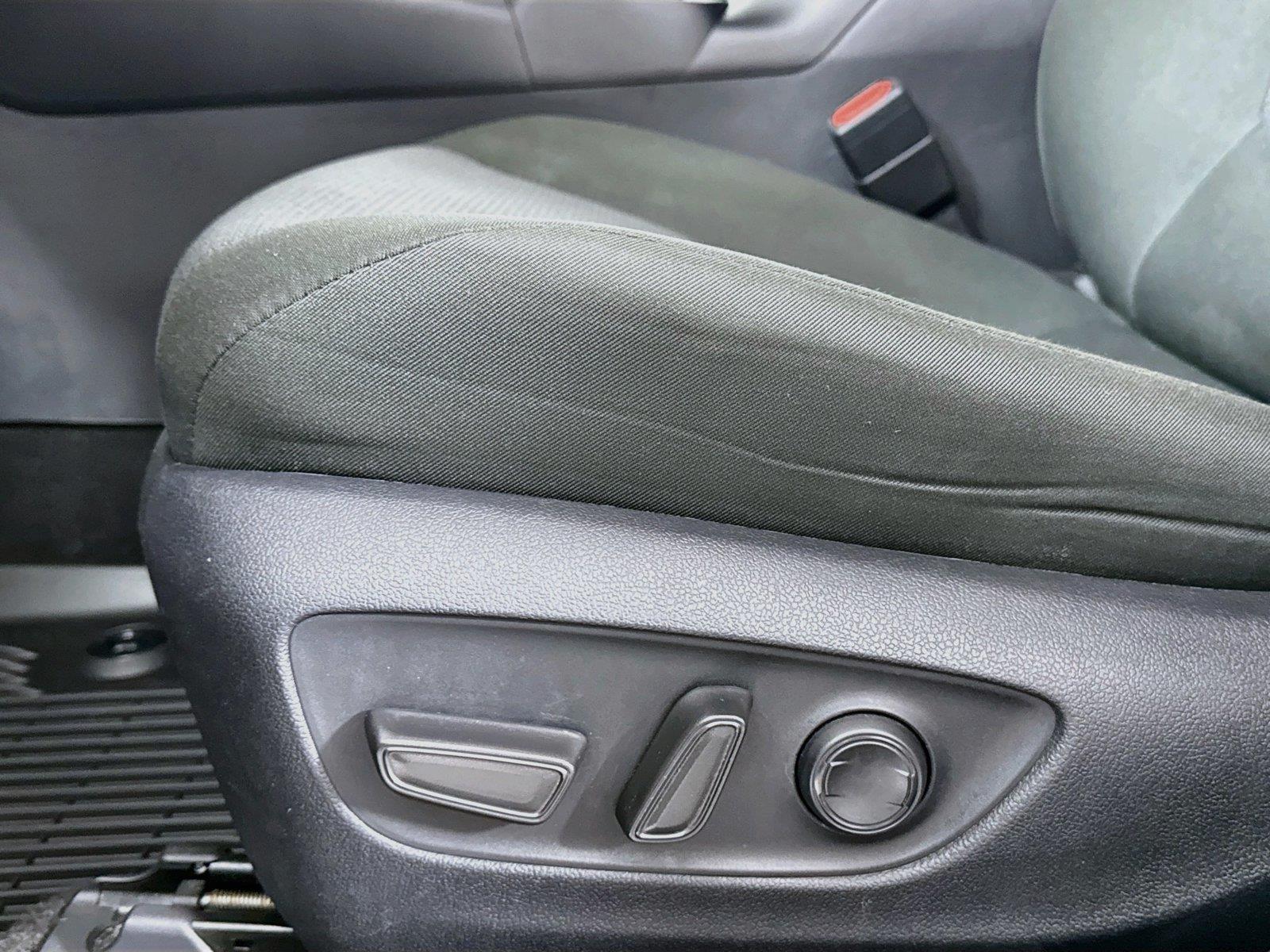 2025 Toyota RAV4 XLE photo 26