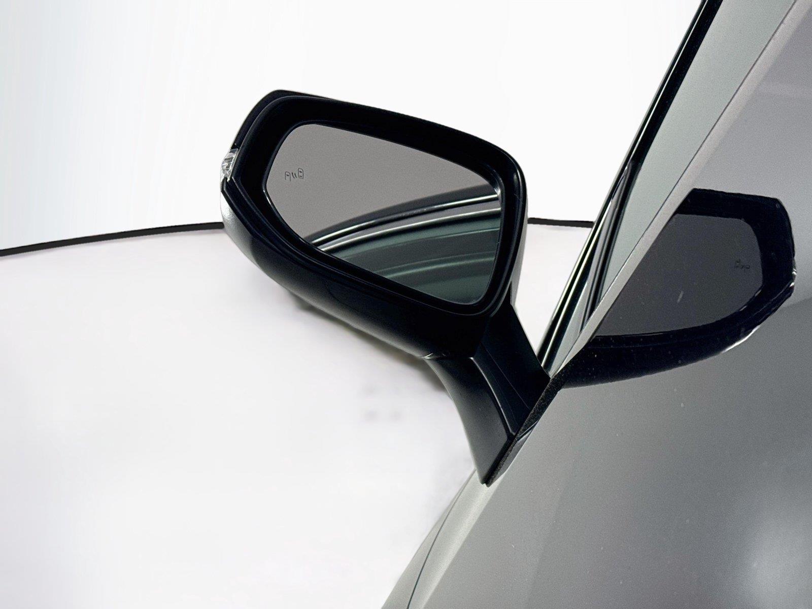 2025 Toyota RAV4 XLE photo 4