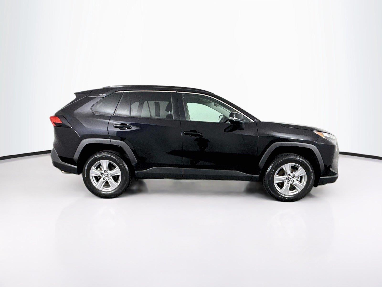 2025 Toyota RAV4 XLE photo 9