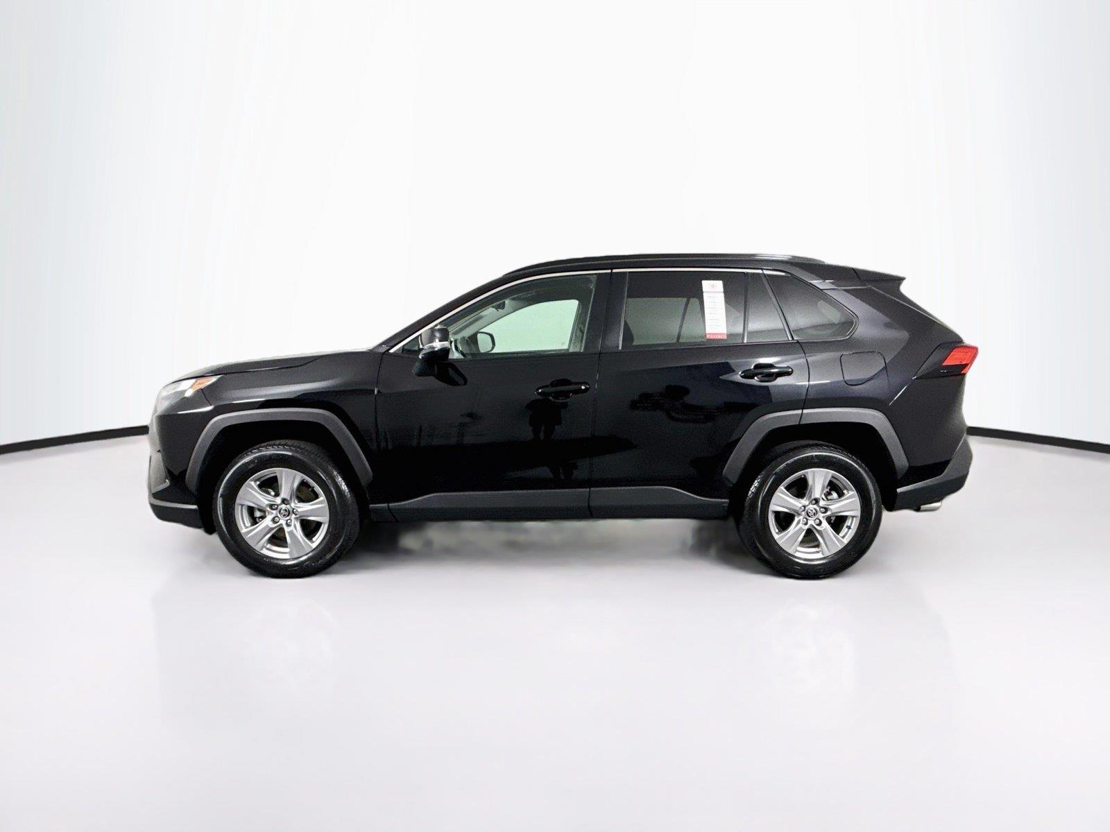 2025 Toyota RAV4 XLE photo 12